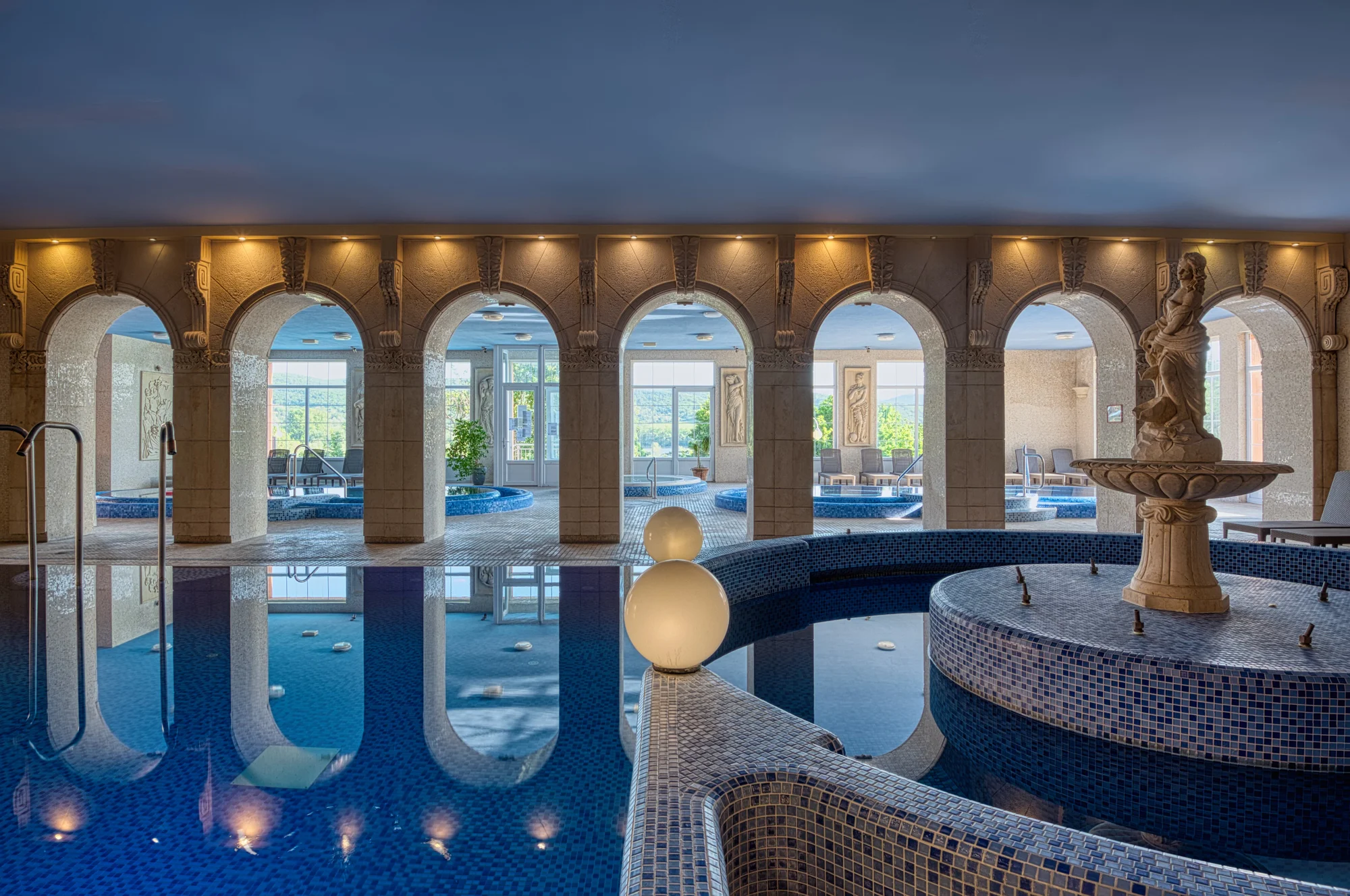 Relax u Ostřihomi: polopenze, wellness s bazény a saunami, Xbox herna i welcome drink