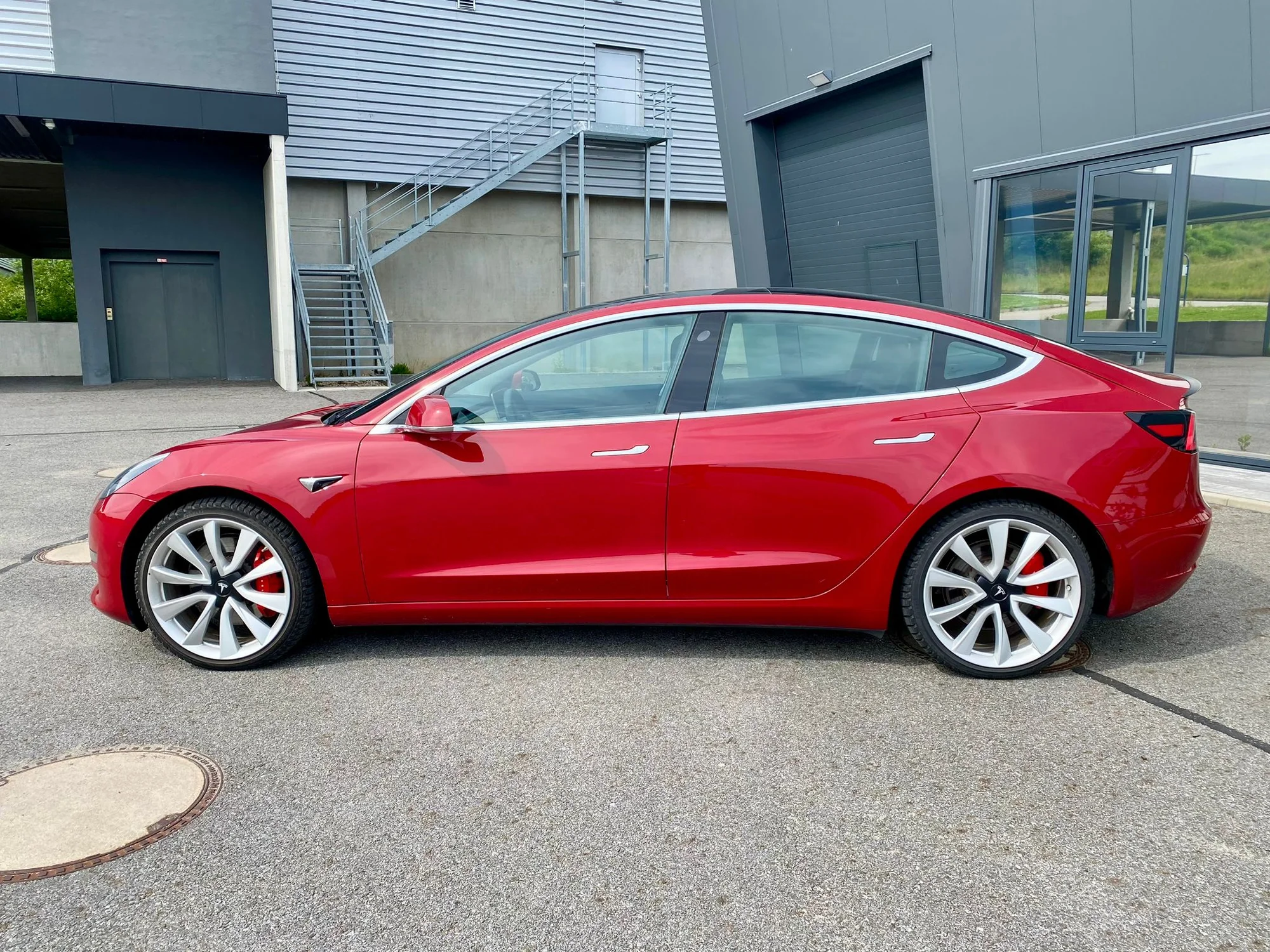 Tesla 3 Performance: spolujízda nebo řízení i s příběhy z cest kolem světa