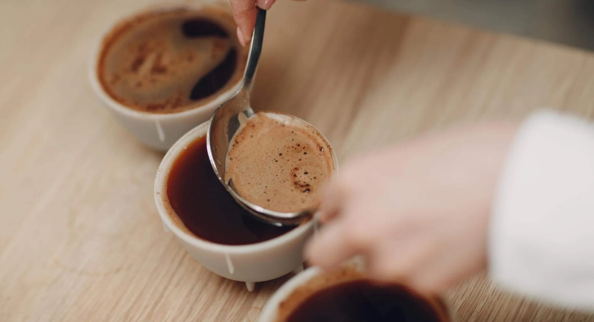 Cupping: zážitková degustace kávy z celého světa i kofeinový dárek pro 1 i 2 osoby