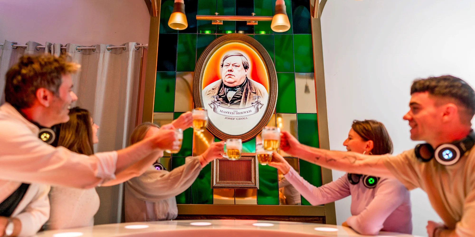 Zažijte příběh piva všemi smysly: interaktivní expozice Pilsner Urquell Experience v Praze