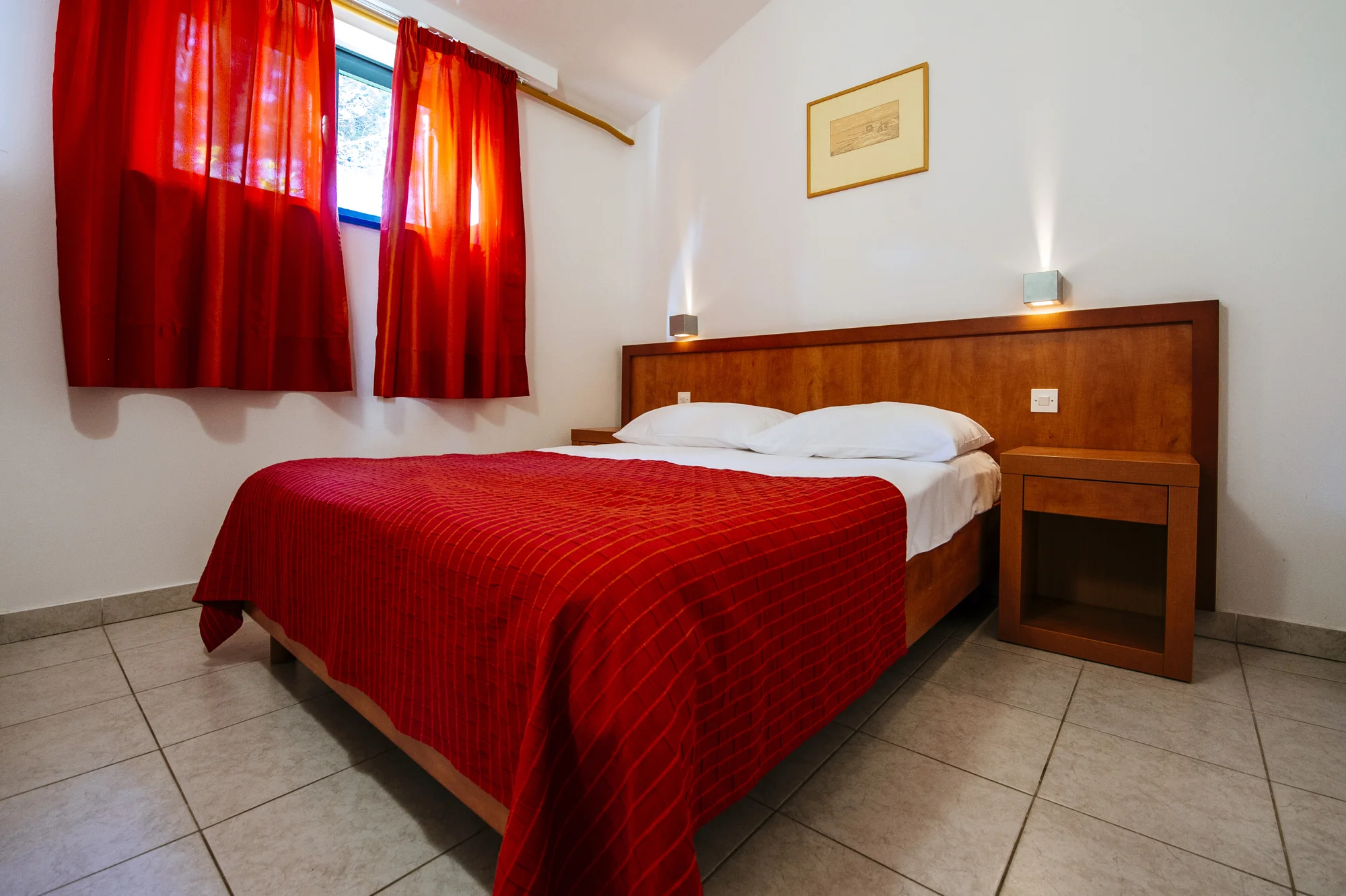 Prázdninový areál v Chorvatsku: studio či apartmán až pro 5 os., pláž a bazénový komplex