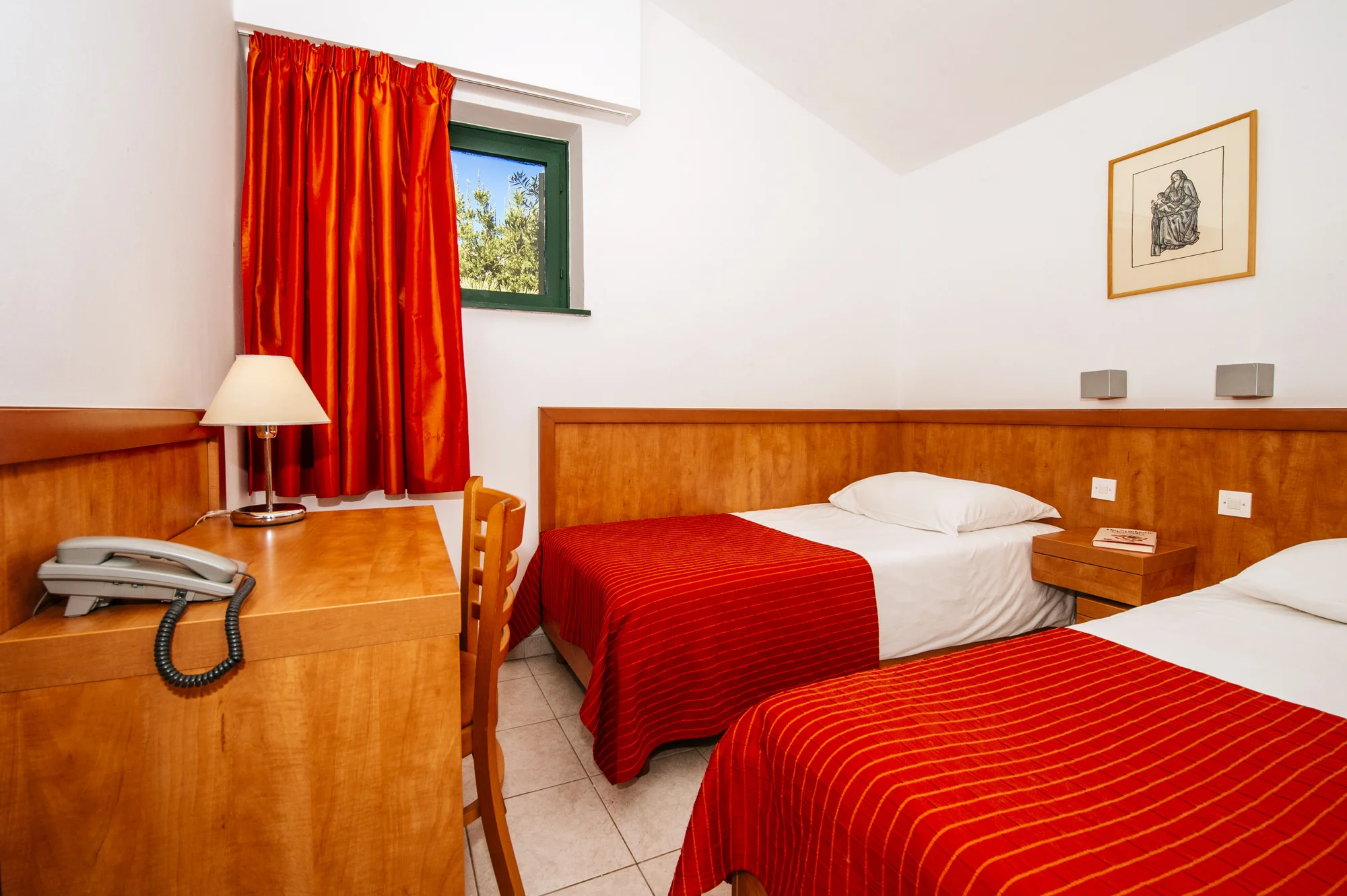 Prázdninový areál v Chorvatsku: studio či apartmán až pro 5 os., pláž a bazénový komplex