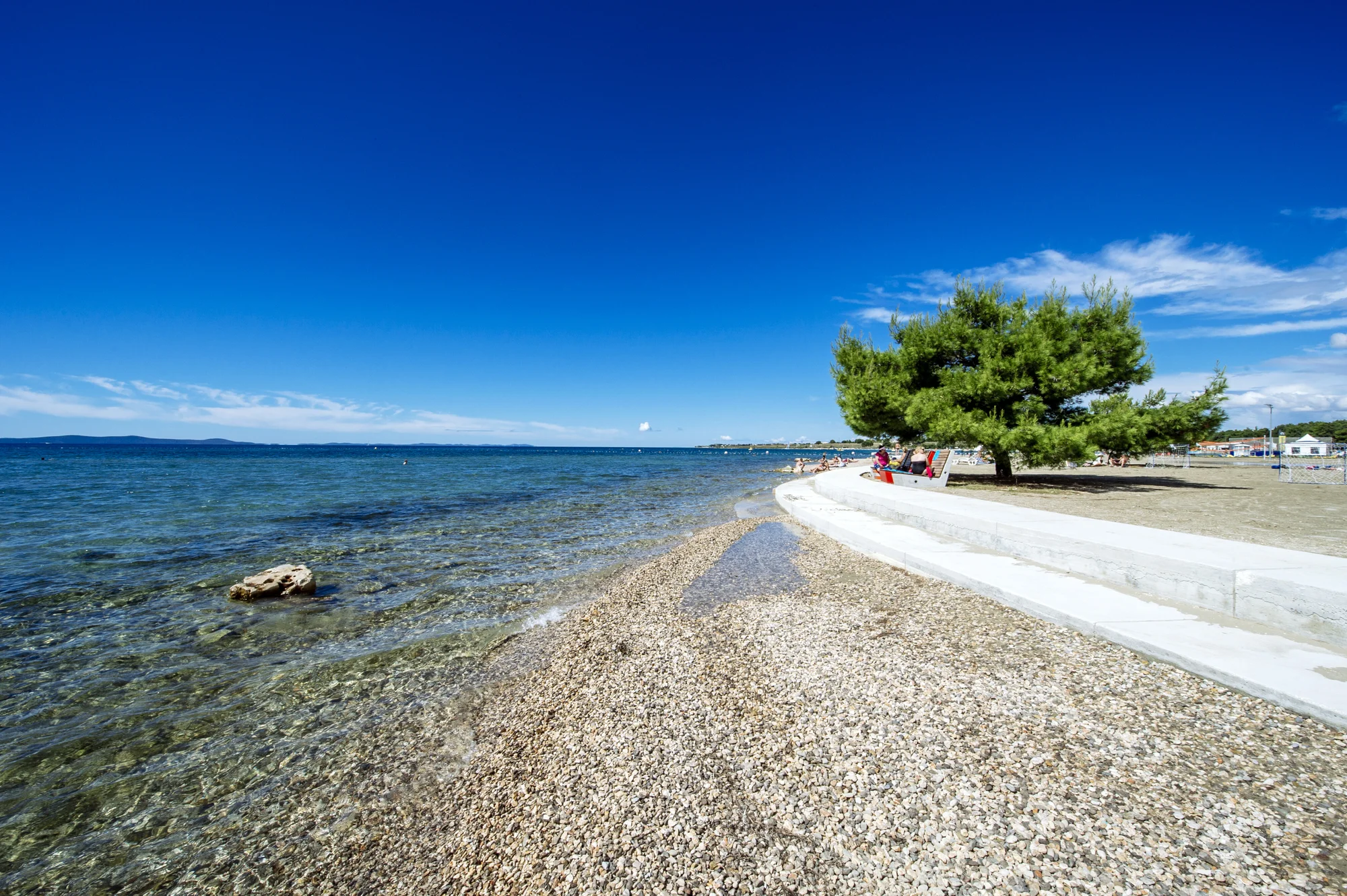 Prázdninový areál v Chorvatsku: studio či apartmán až pro 5 os., pláž a bazénový komplex