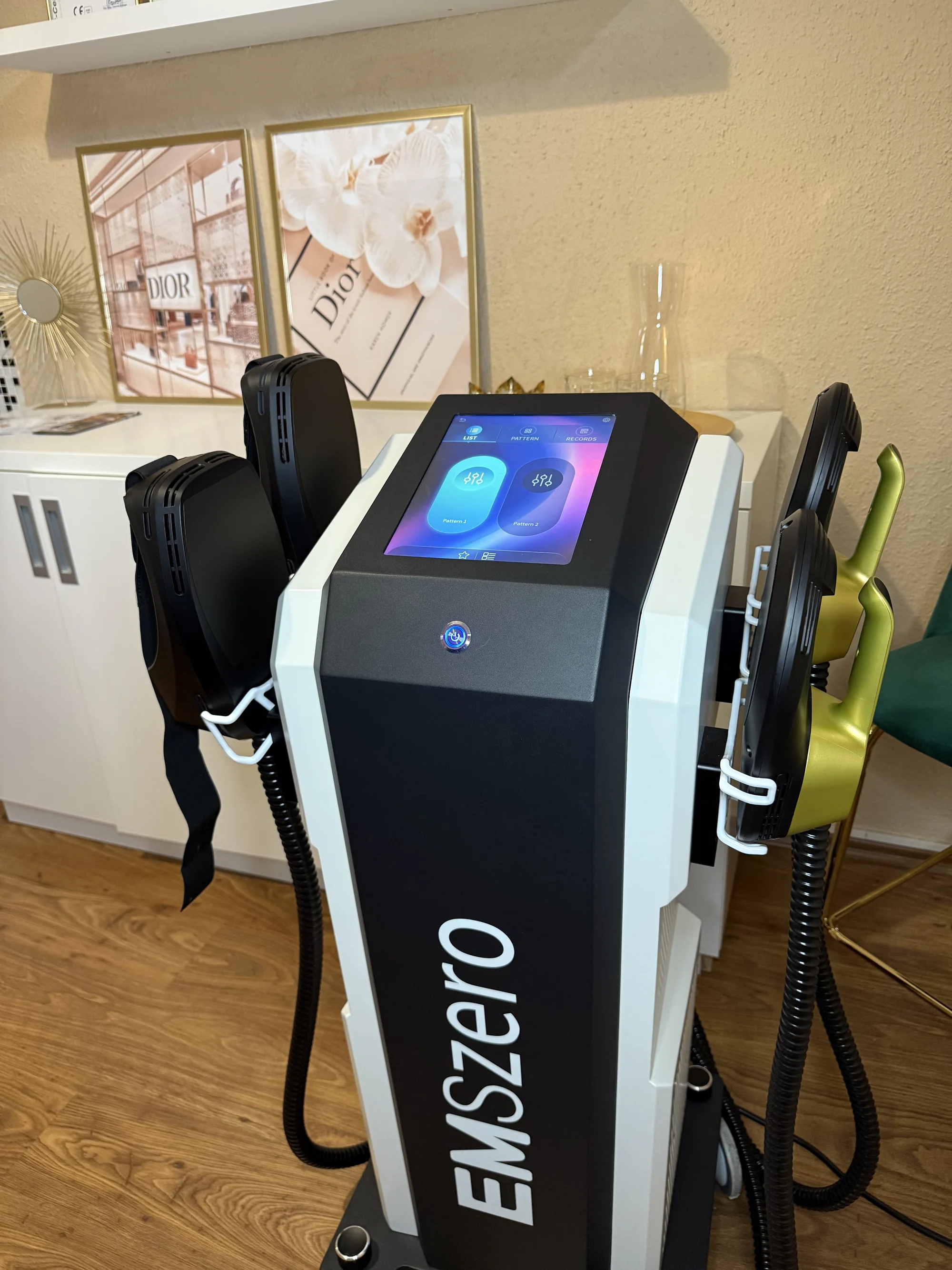 Ošetření přístrojem EMSzero pro odstranění tuků i zpevnění a formování těla