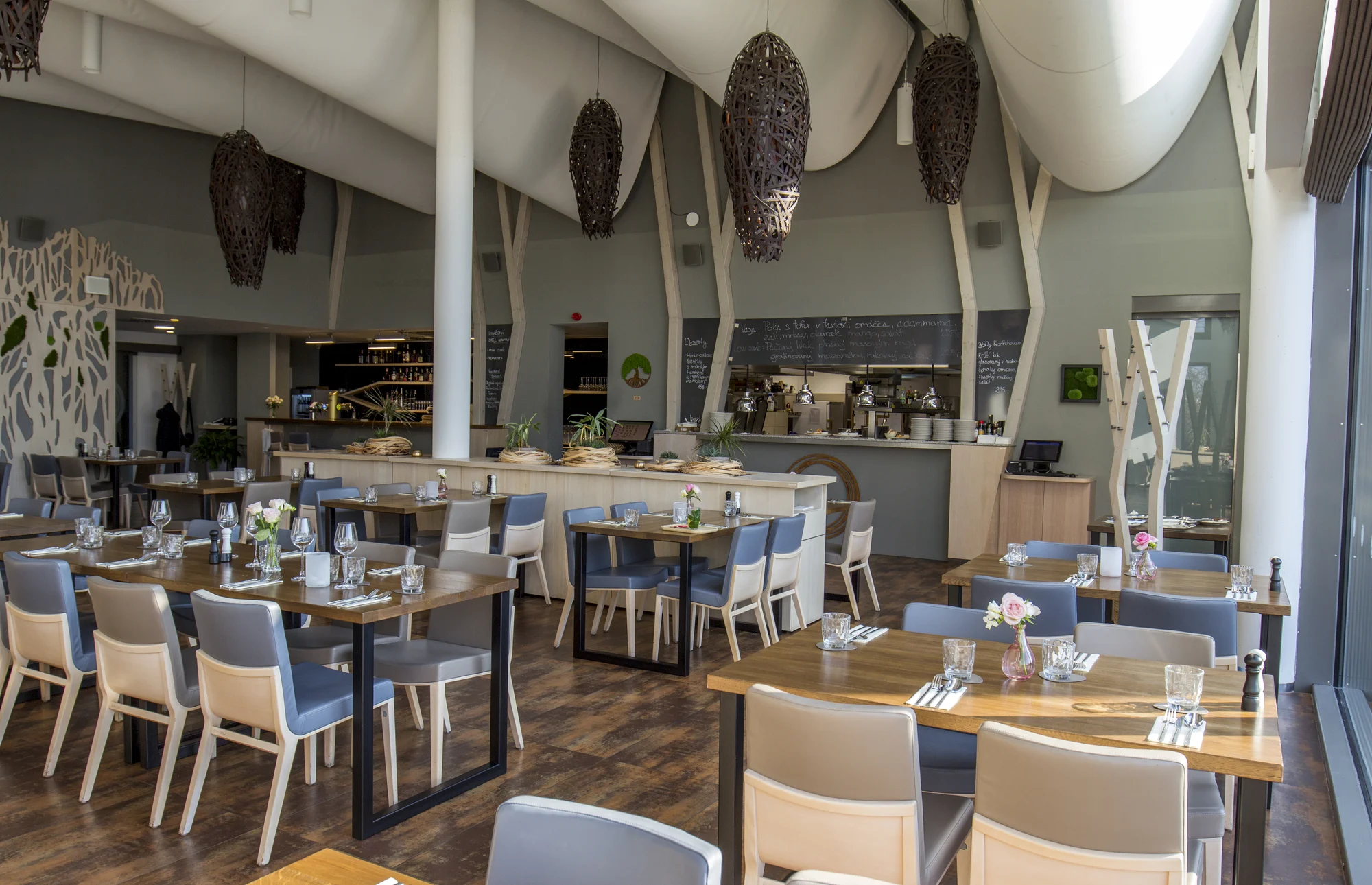 Stmívání s chutí tapas: masové nebo vegetariánské pro 2 osoby, marinované hovězí, bůček i nakládaná feta