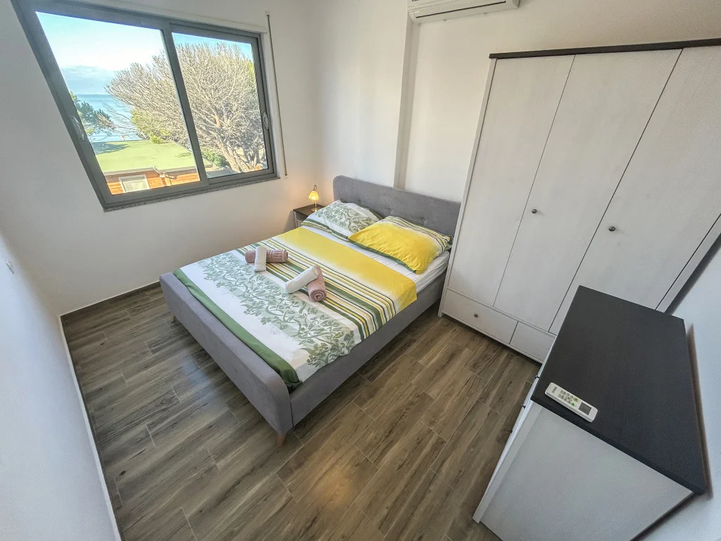 Letecky do Albánie: moderní 4* apartmán přímo u moře, letovisko Golem, výlety