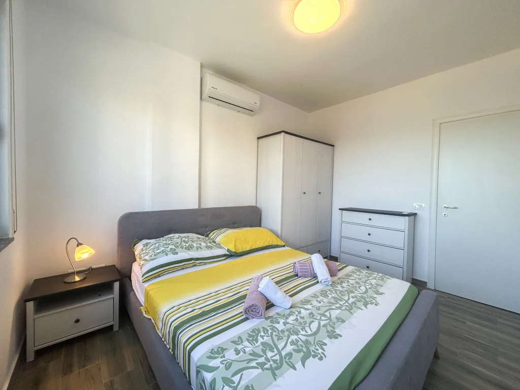 Letecky do Albánie: moderní 4* apartmán přímo u moře, letovisko Golem, výlety