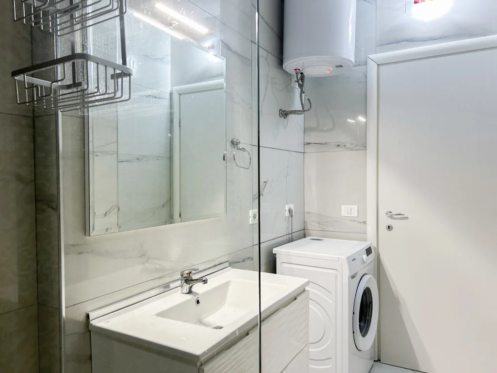 Letecky do Albánie: moderní 4* apartmán přímo u moře, letovisko Golem, výlety