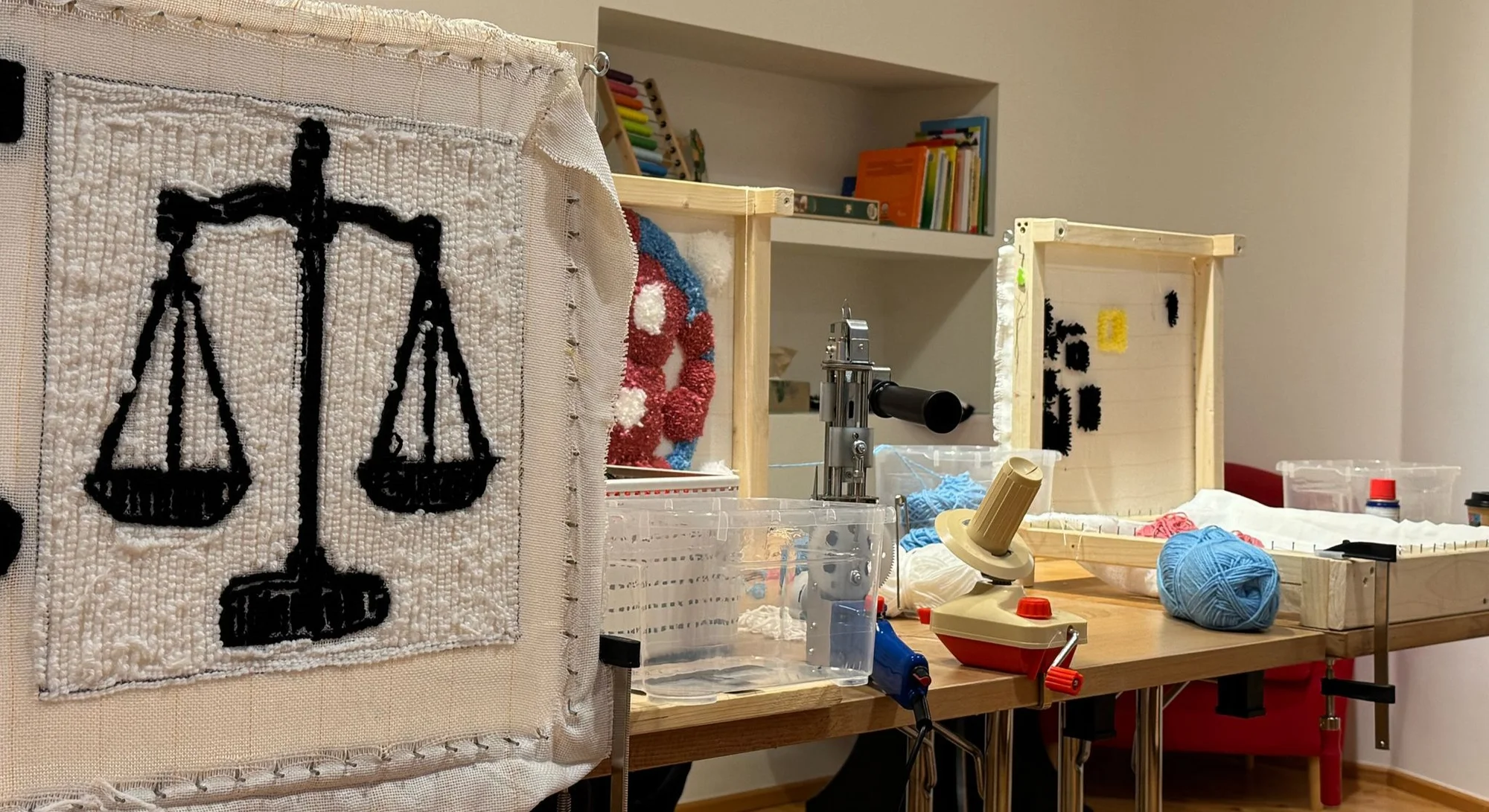 Rugmaking: zážitkový kurz tkaní vlastního koberečku, pro začátečníky i pokročilé