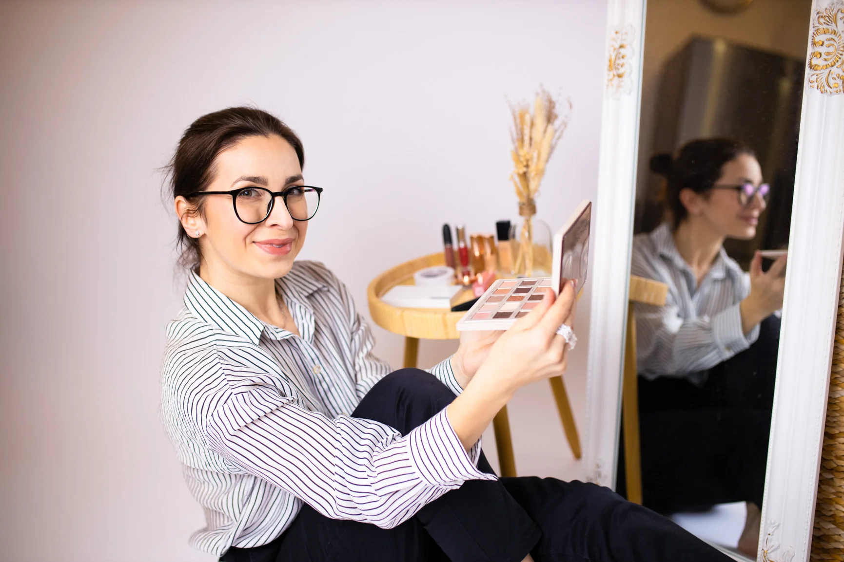 Glamour a Hollywood focení v ateliéru, vč. varianty s líčením a účesem (60–⁠⁠⁠⁠⁠⁠120 minut)
