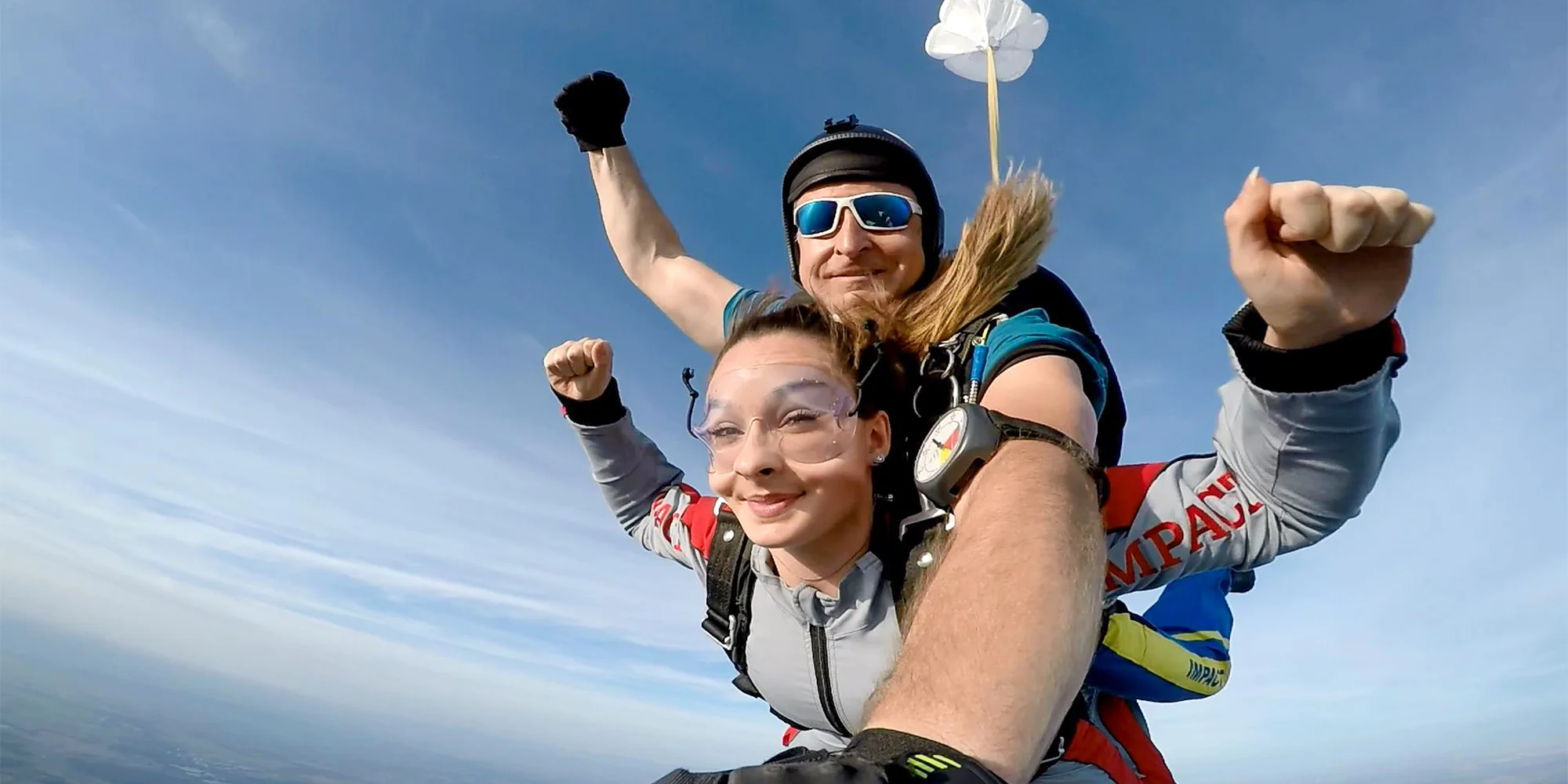 Tandemový seskok s padákem z výšky 3 200 m i vč. videozáznamu