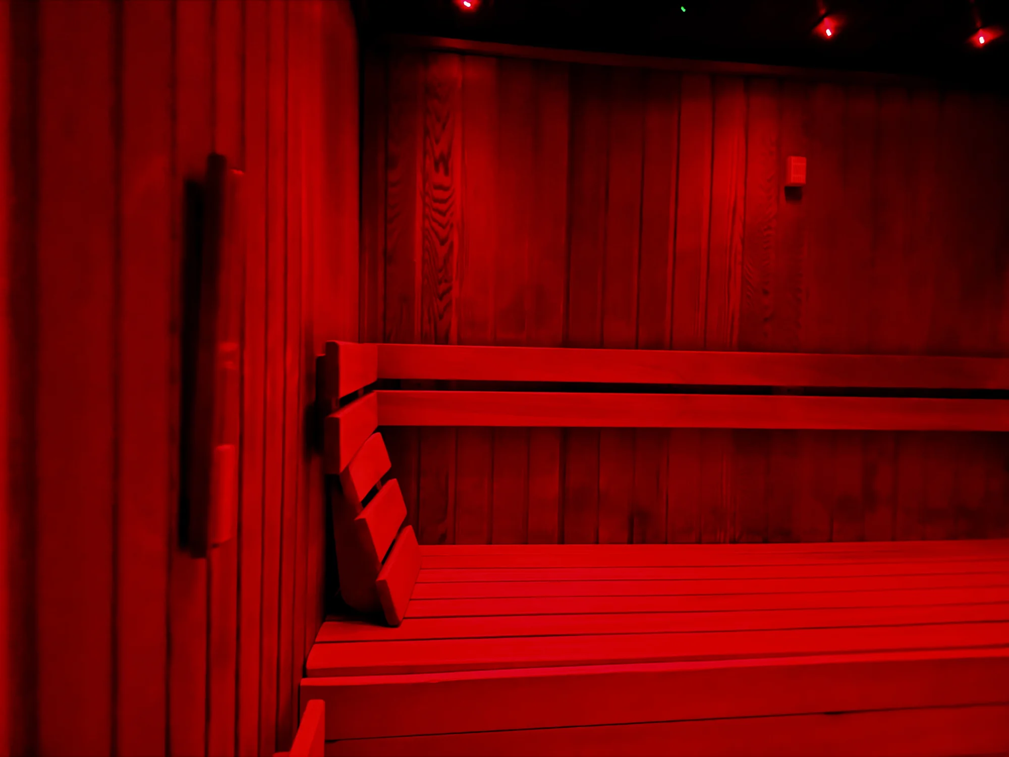 Privátní vířivka a sauna na 90 nebo 120 min. i s lahví vína pro 2 osoby