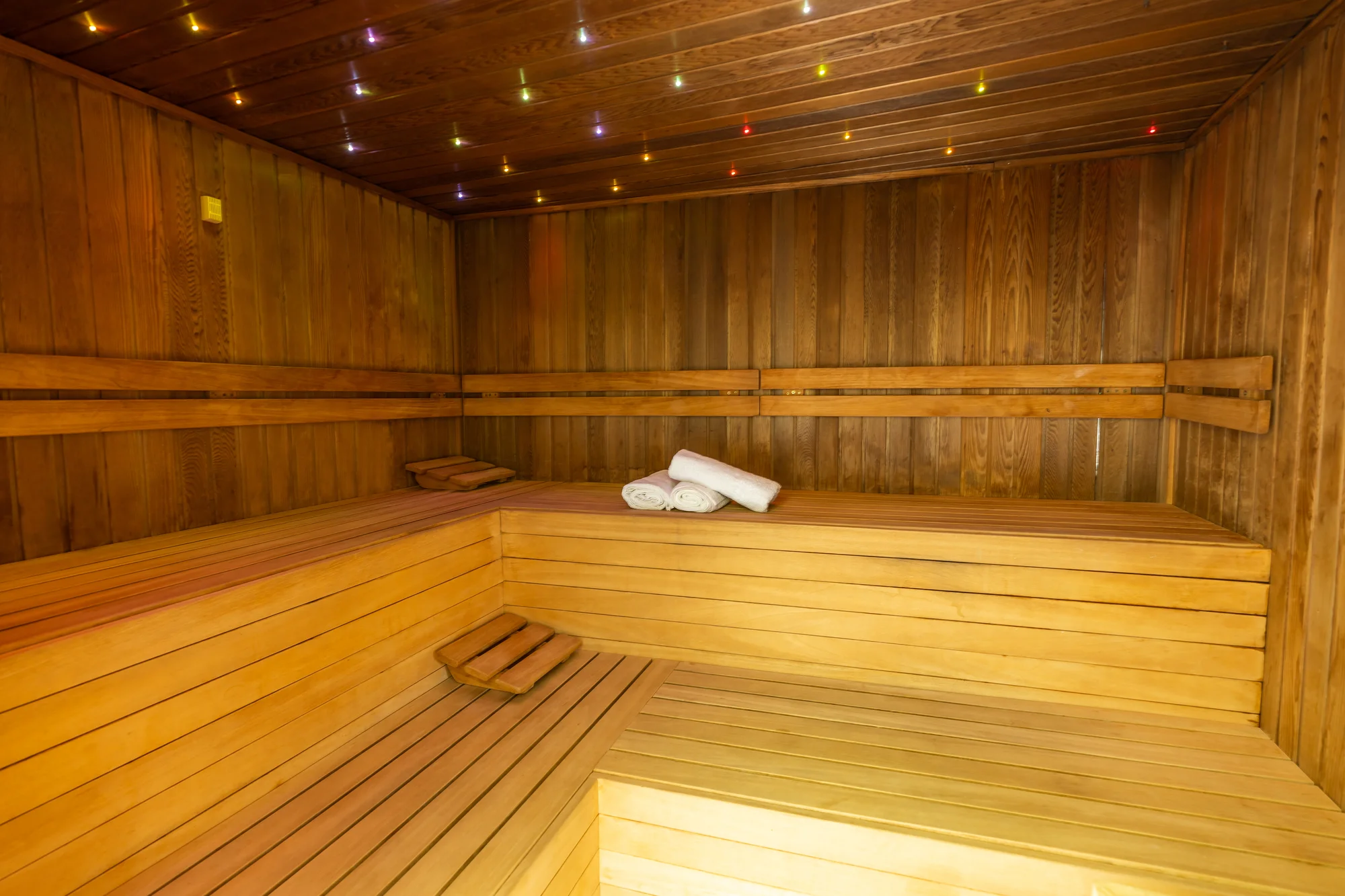 Privátní vířivka a sauna na 90 nebo 120 min. i s lahví vína pro 2 osoby