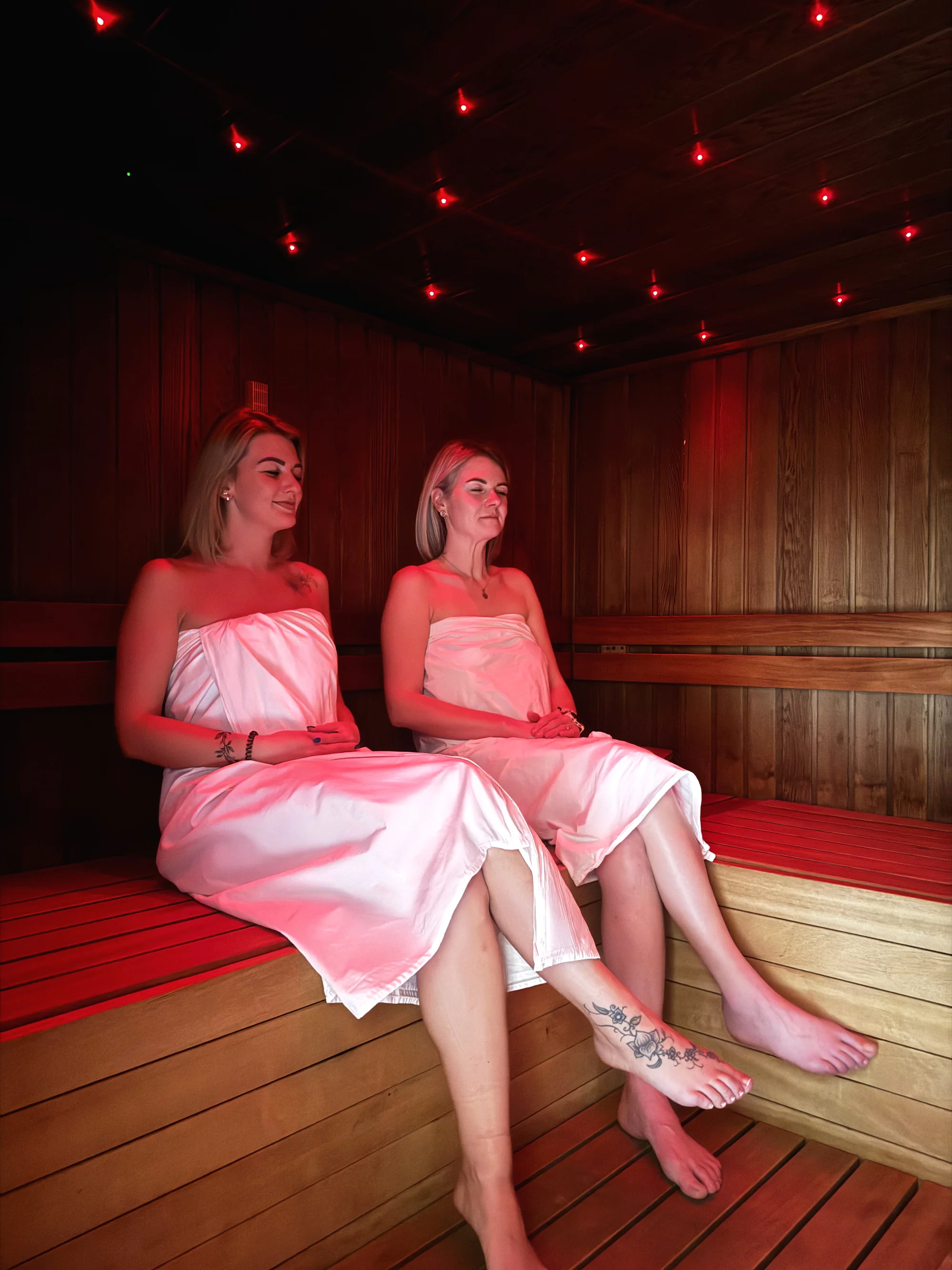 Privátní vířivka a sauna na 90 nebo 120 min. i s lahví vína pro 2 osoby