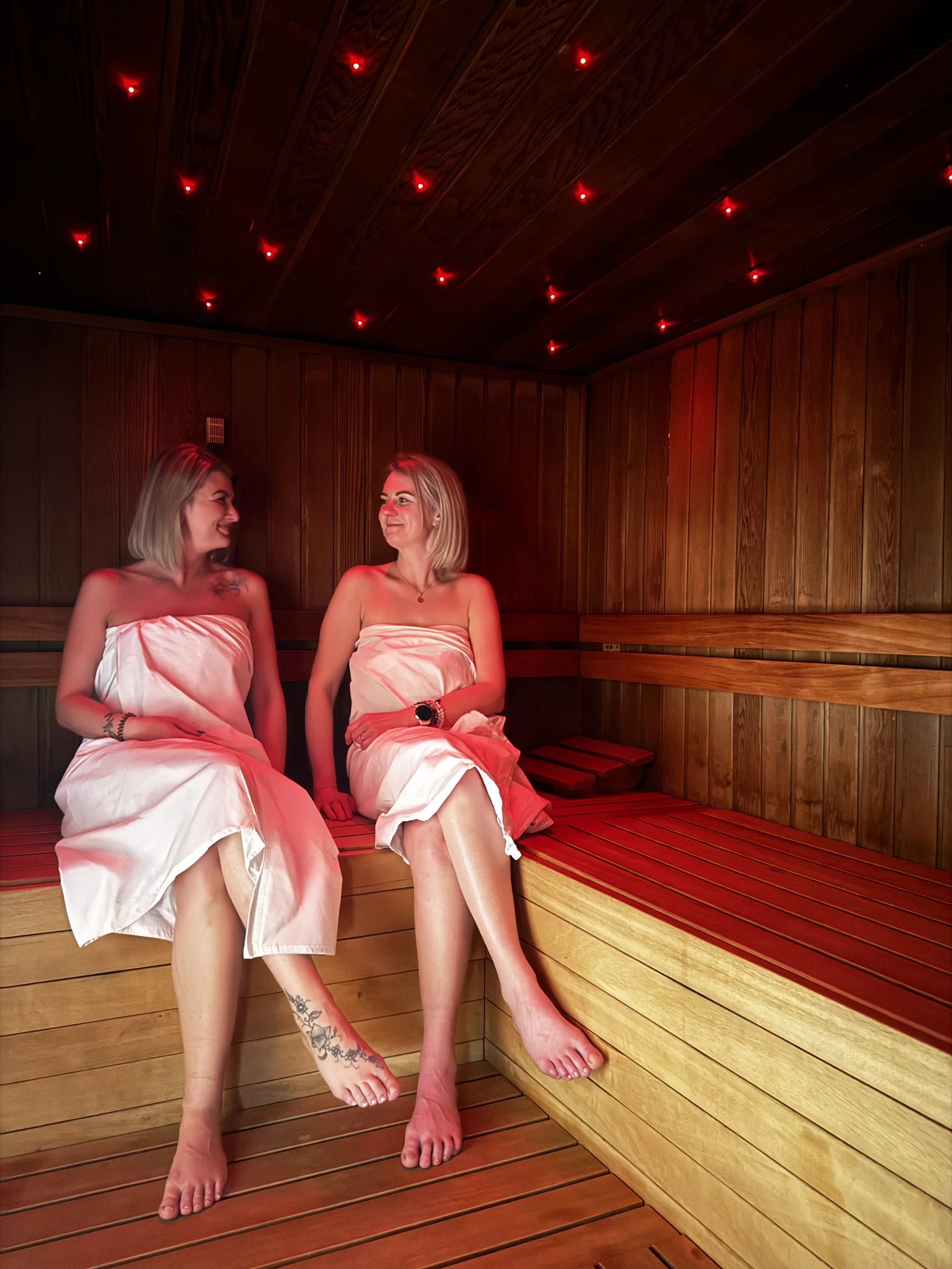 Privátní vířivka a sauna na 90 nebo 120 min. i s lahví vína pro 2 osoby