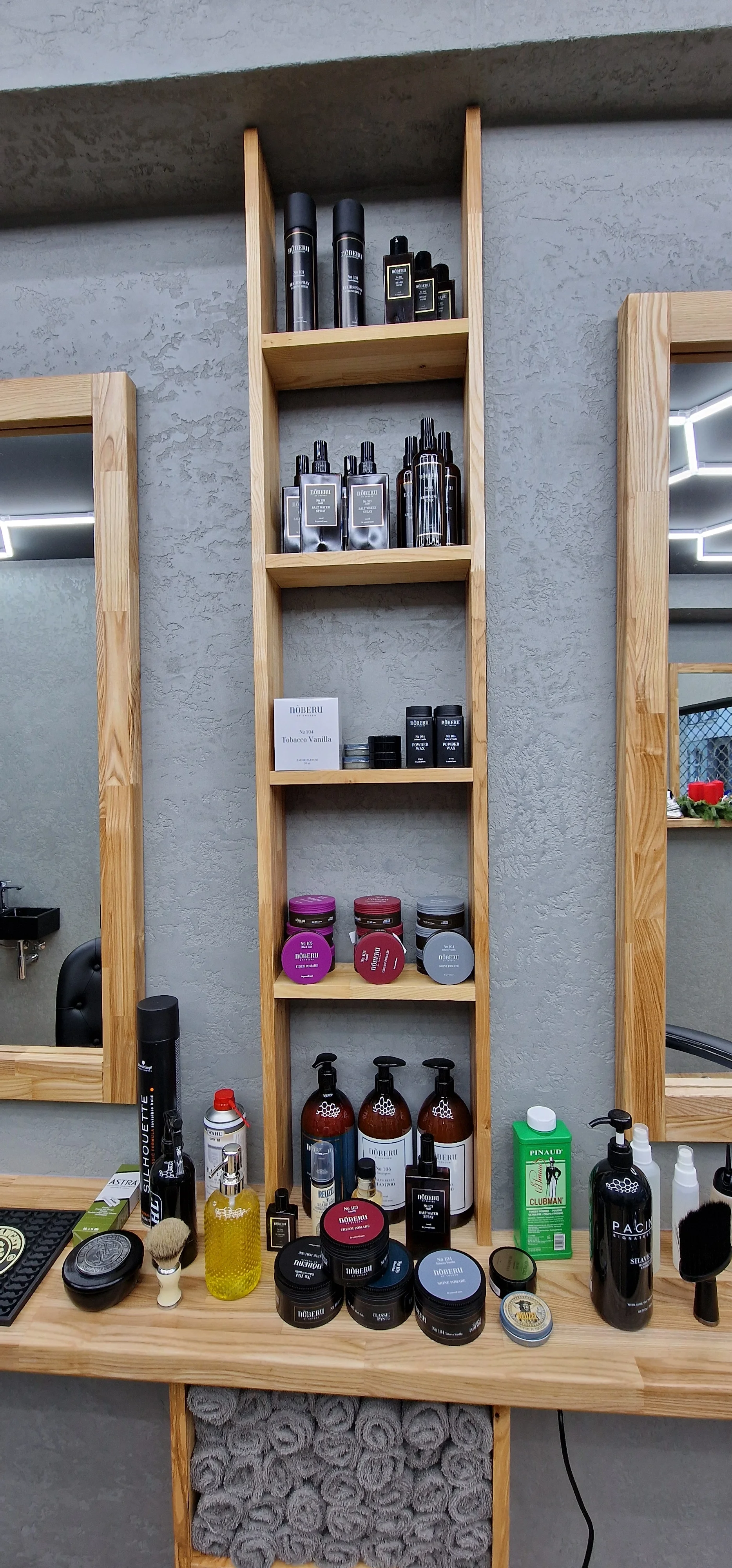 Rebell Barbers v Holešovicích: základní střih, úprava vousů i komplet balíček