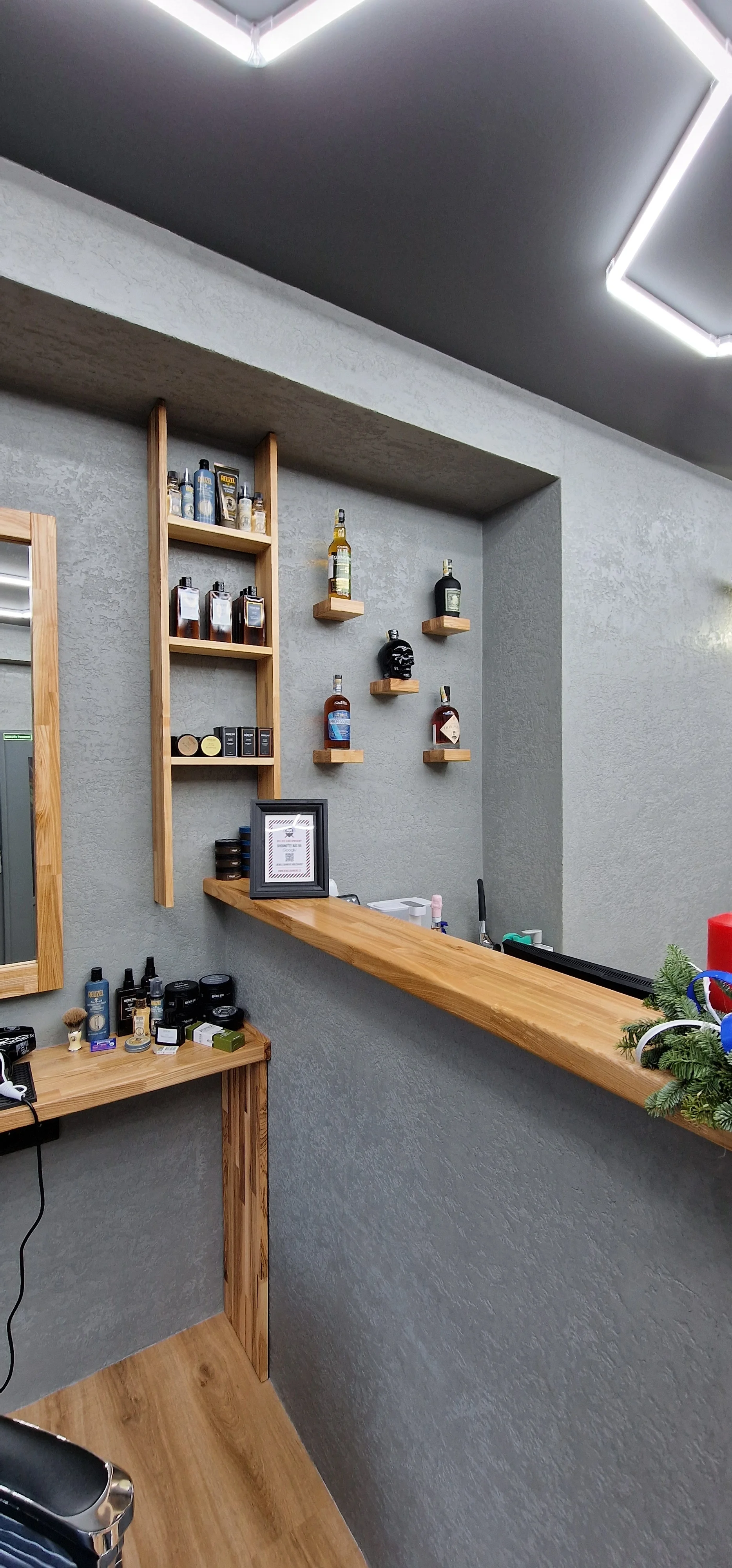 Rebell Barbers v Holešovicích: základní střih, úprava vousů i komplet balíček