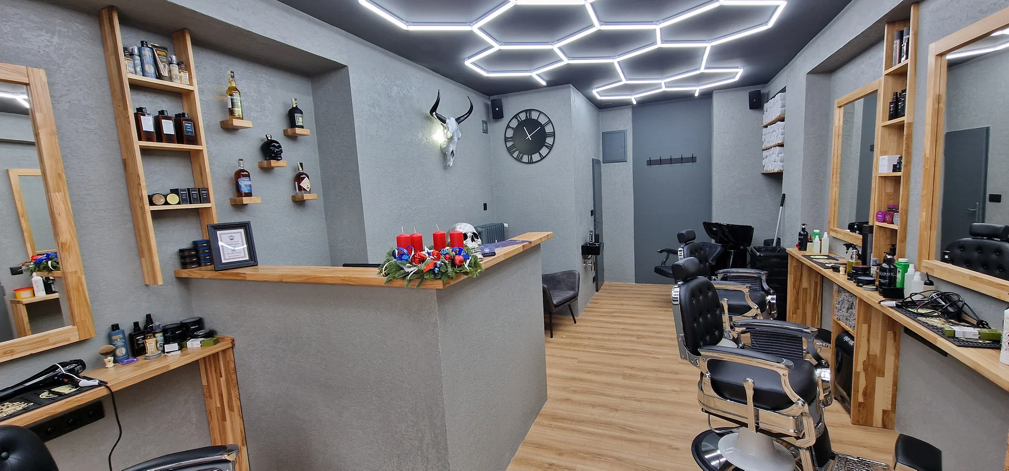 Rebell Barbers v Holešovicích: základní střih, úprava vousů i komplet balíček