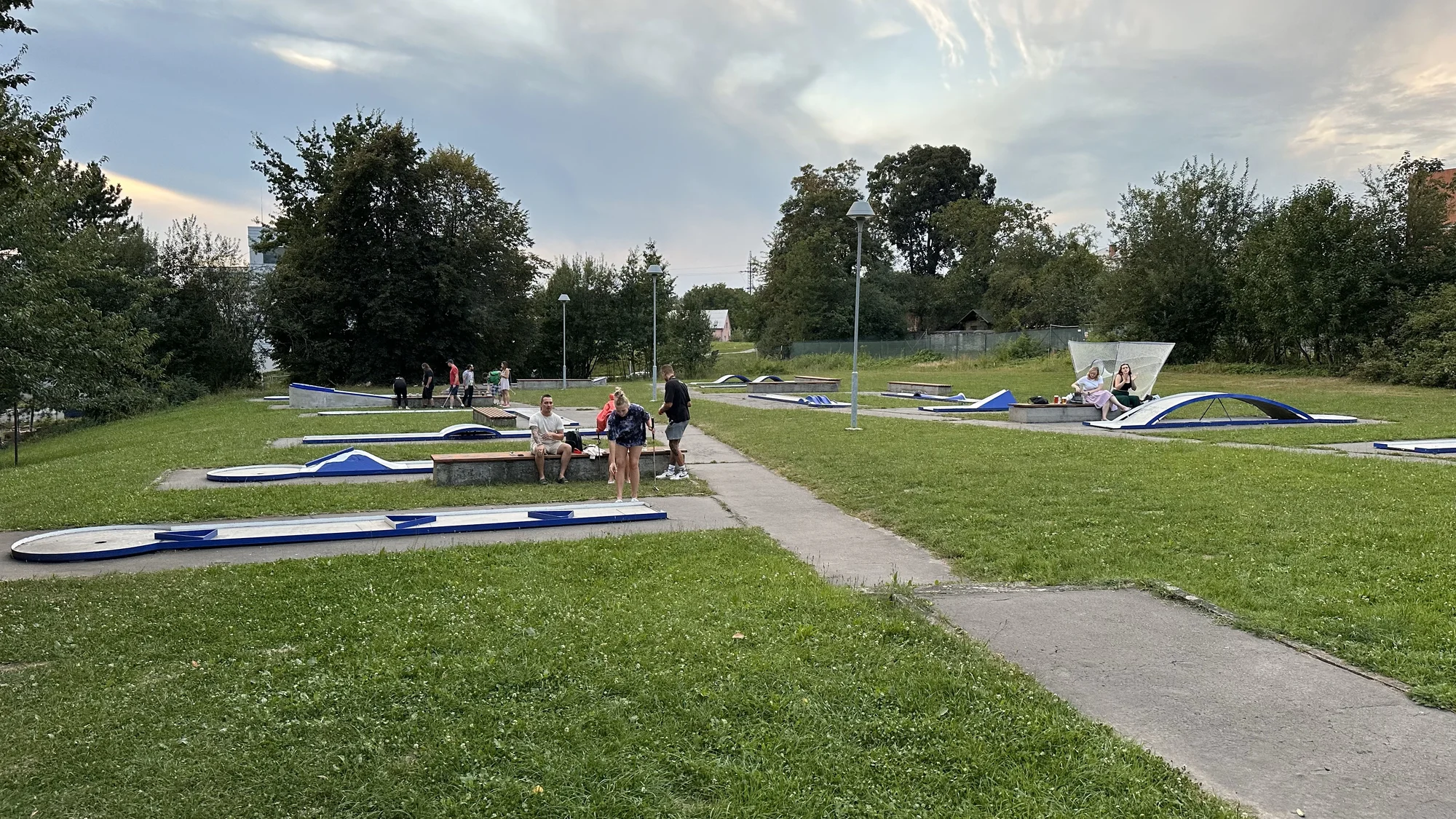 Minigolf pro dva, čtyřčlennou rodinu i partu 10 lidí: časově neomezená hra