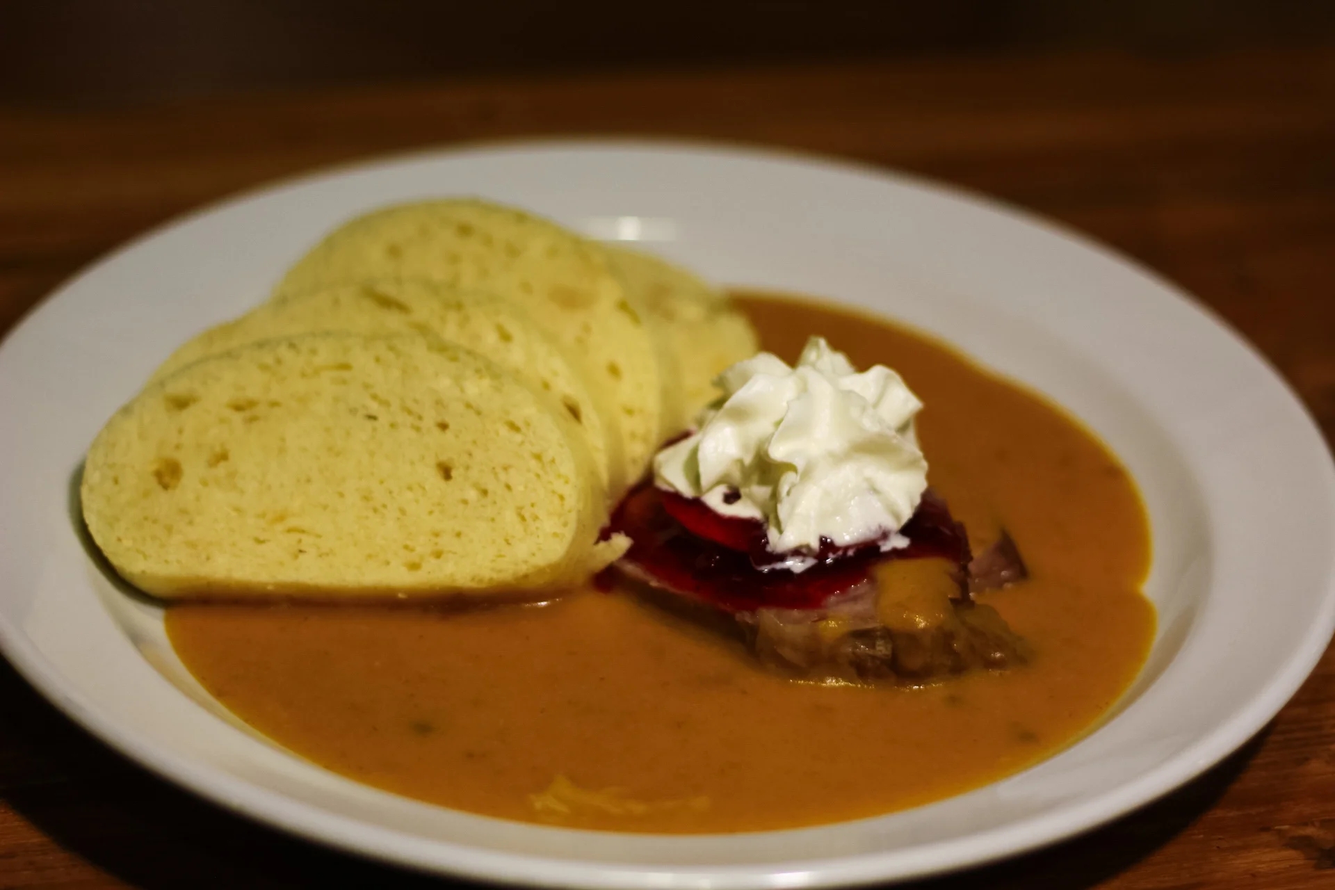 Otevřené vouchery do restaurace u náplavky na jídlo i nápoje: 300-1200 Kč