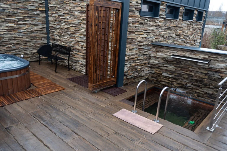 120 min. v privátním wellness pro 2-4 osoby: finská sauna i venkovní vířivka