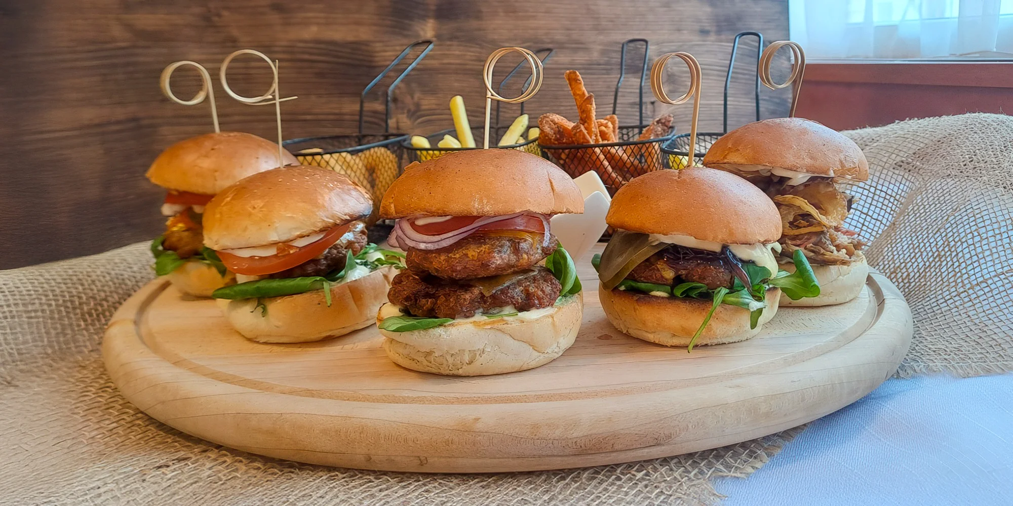 Degustace 5 mini burgerů, 5 příloh a lívance