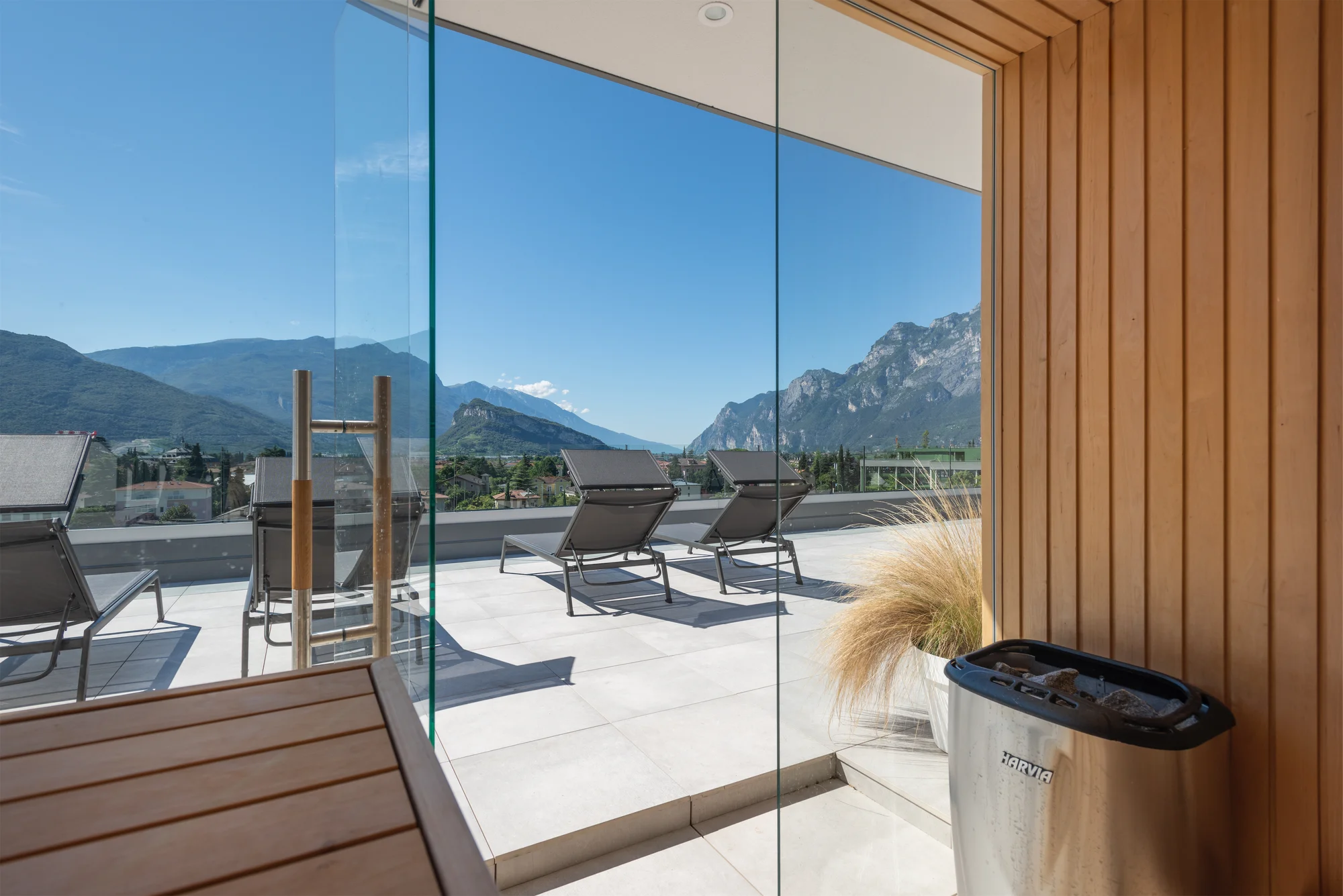 Dovolená v Itálii: hotel kousek od Lago di Garda, střešní wellness i snídaně