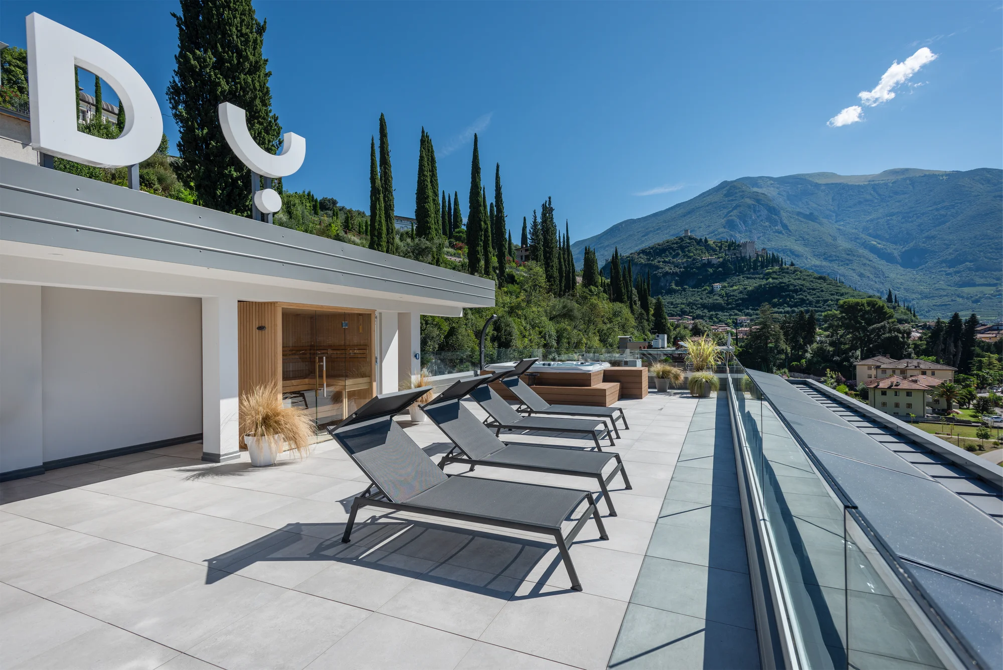 Dovolená v Itálii: hotel kousek od Lago di Garda, střešní wellness i snídaně