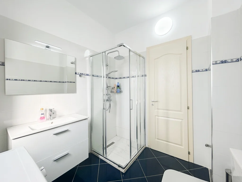 Albánie letecky: 4* apartmán přímo u pláže, letovisko Drač, fakultativní výlety