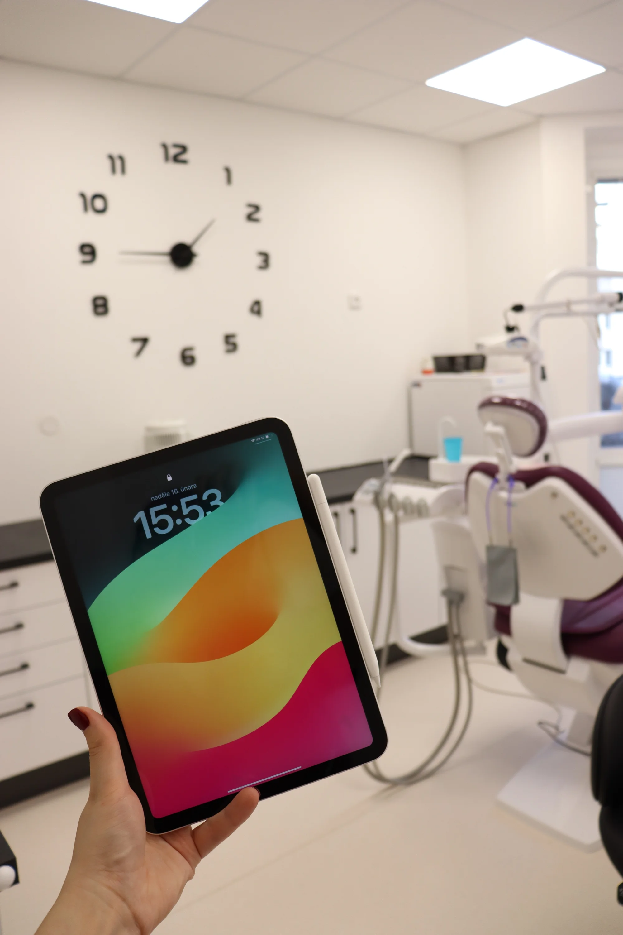Zářivý úsměv: dentální hygiena pro dospělé i vč. airflow či bělení