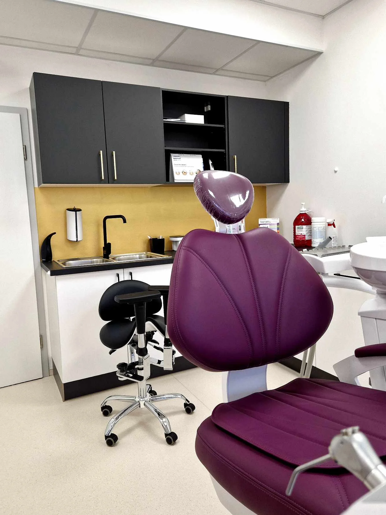 Zářivý úsměv: dentální hygiena pro dospělé i vč. airflow či bělení