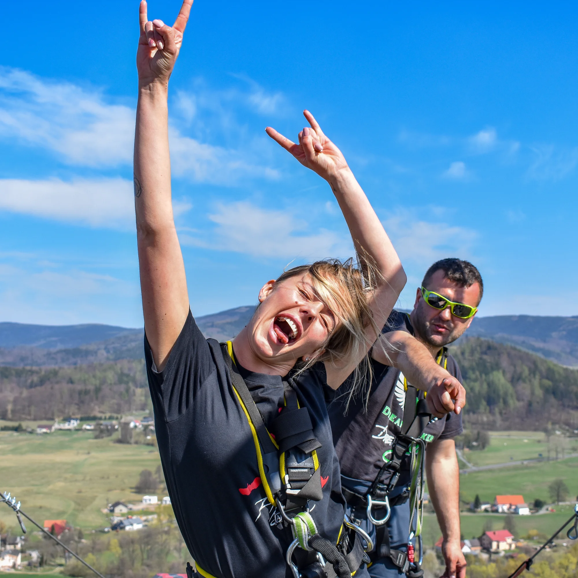 Seskok na laně z Giant Tower s výškou 100 m nedaleko polské Karpacze