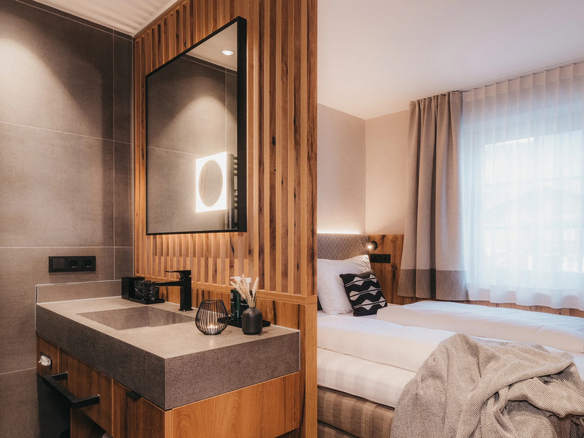 Krásný hotel ve Schladmingu: wellness a střešní bazén, polopenze plus a sommercard s lanovkami zdarma