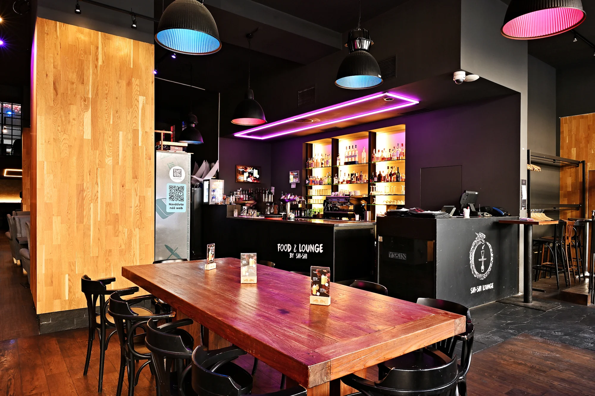 Limonády, koktejly a poke bowl s shishou či asijské menu pro dva na Vinohradech