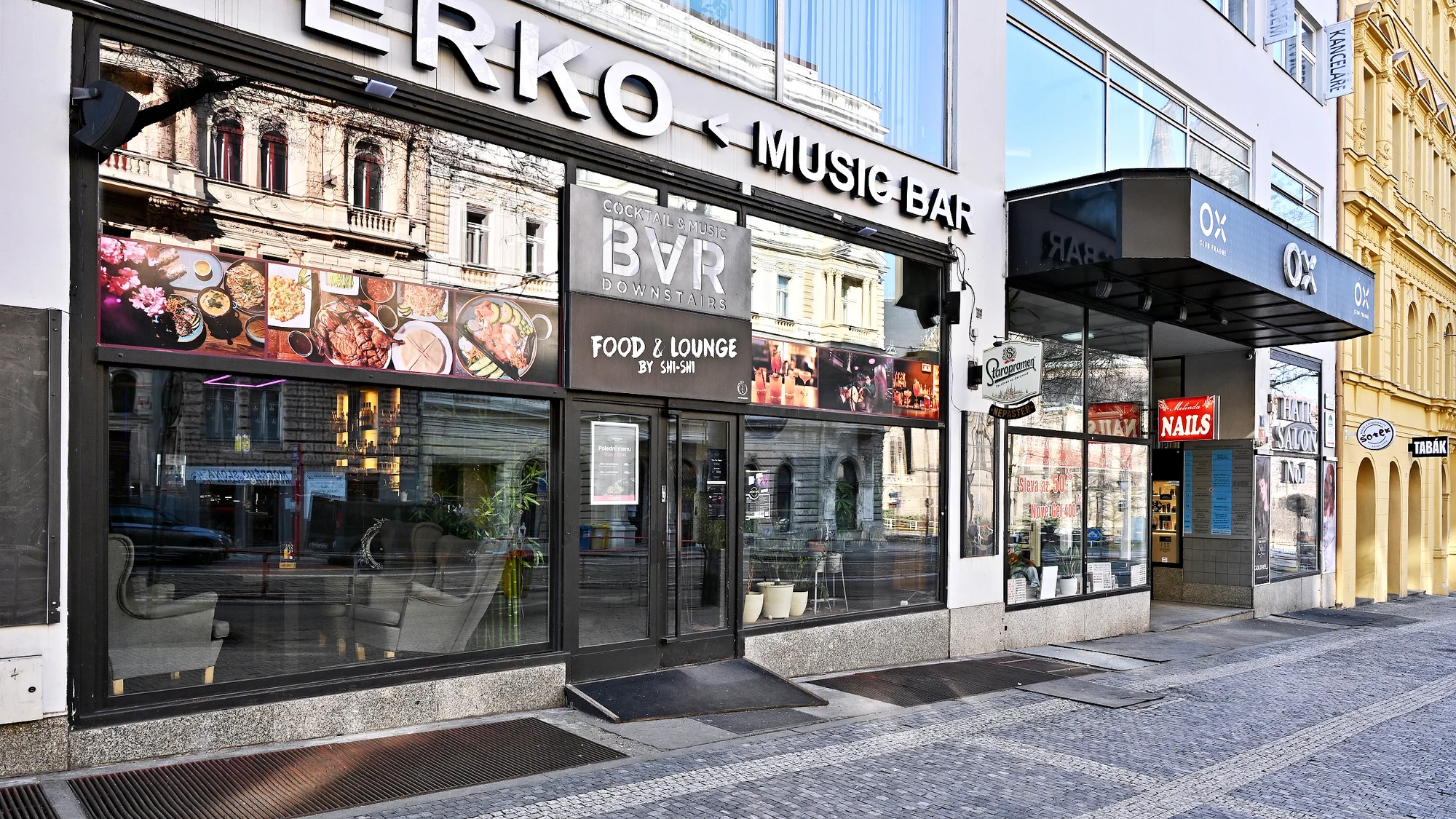 Limonády, koktejly a poke bowl s shishou či asijské menu pro dva na Vinohradech
