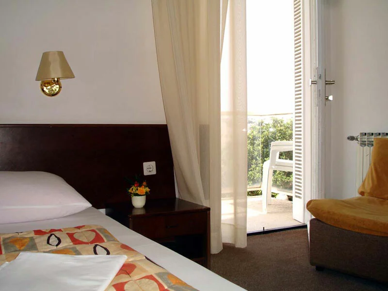 Chorvatská dovolená na ostrově Krk: polopenze, hotel 50 m od moře, sportovní aktivity