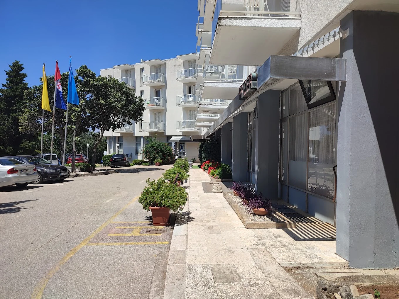 Chorvatská dovolená na ostrově Krk: polopenze, hotel 50 m od moře, sportovní aktivity