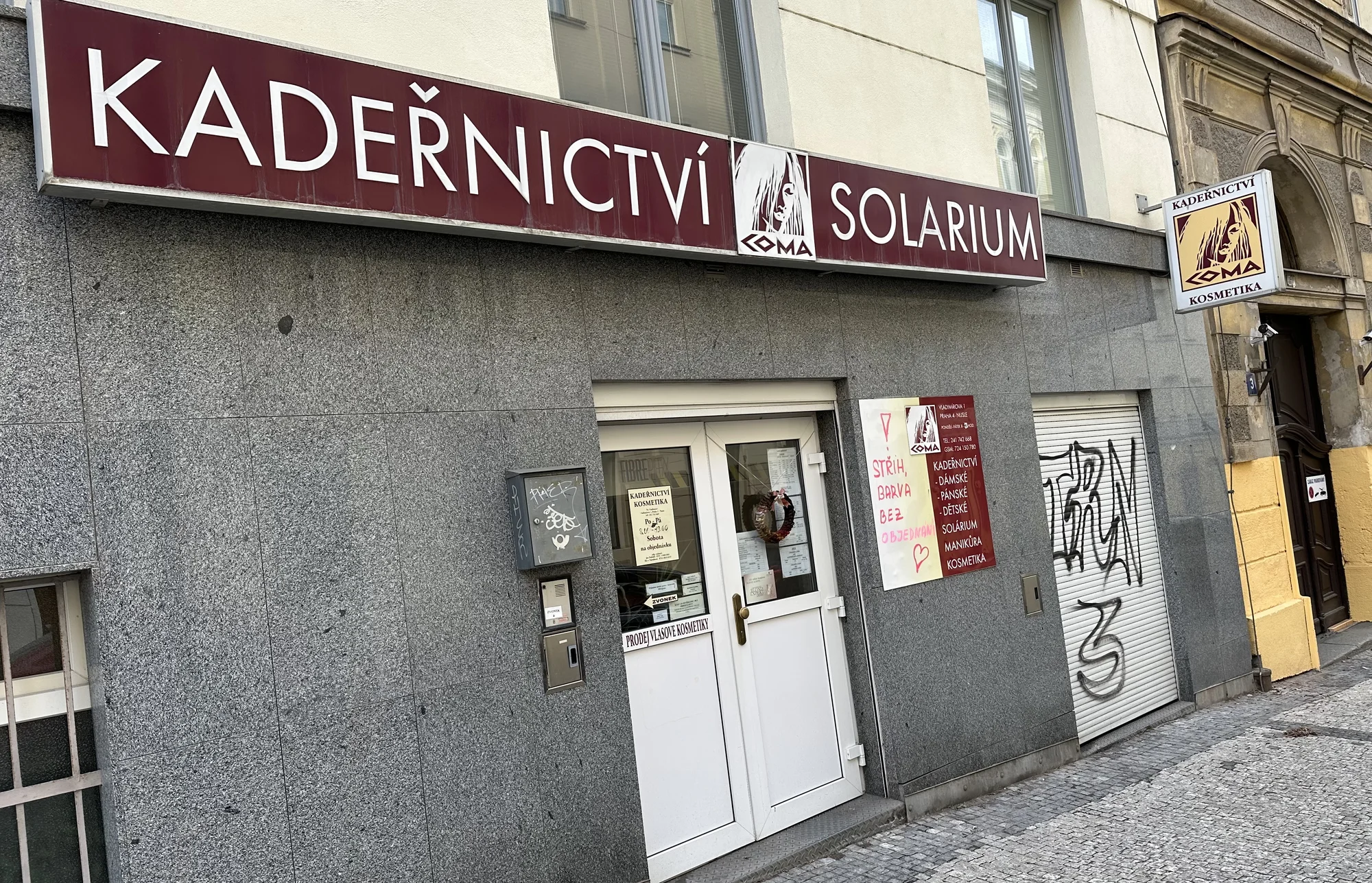 Dámský střih včetně regenerace a stylingu s možností barvení v Nuslích