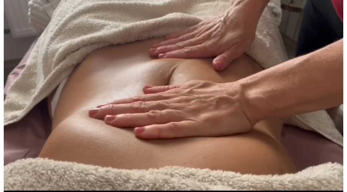 Ženské léčivé masáže na 60-90 min pro hormonální rovnováhu, úlevu při menstruaci, v těhotenství aj.