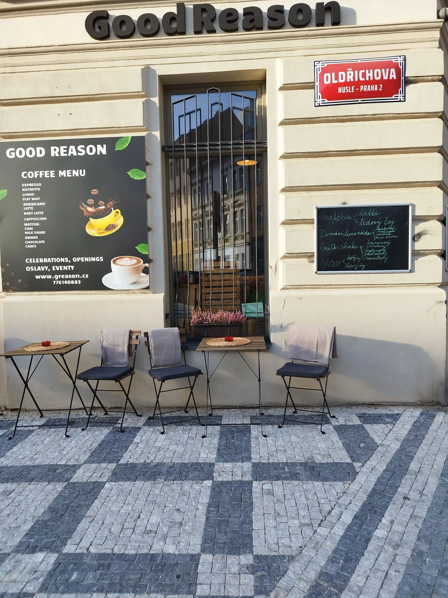 Croissant s nutellou či pistáciovým krémem nebo vafle a káva až pro 2 osoby