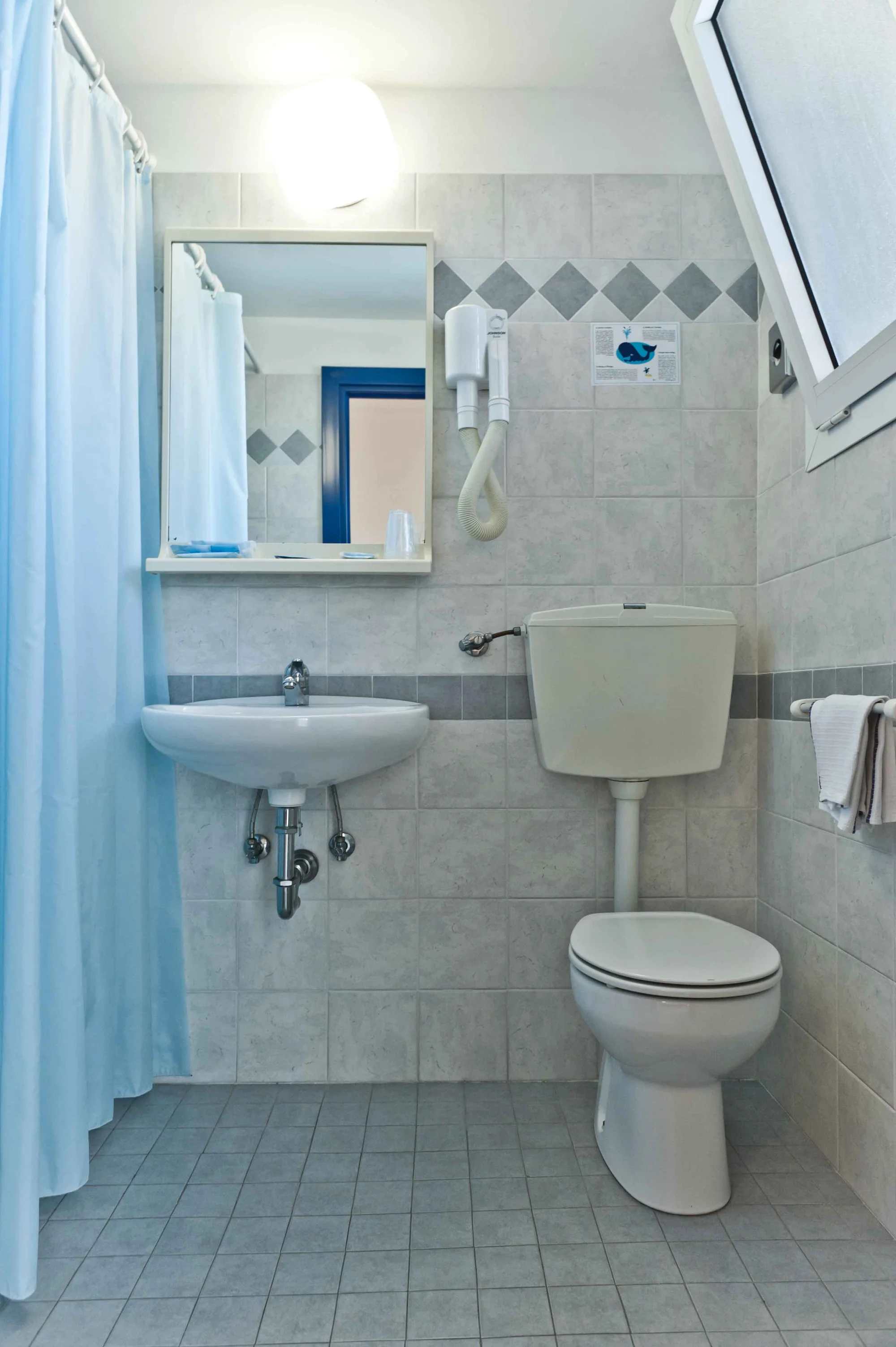 Letní dovolená v Itálii: hotel u pláže, bazén a plná penze s nápoji