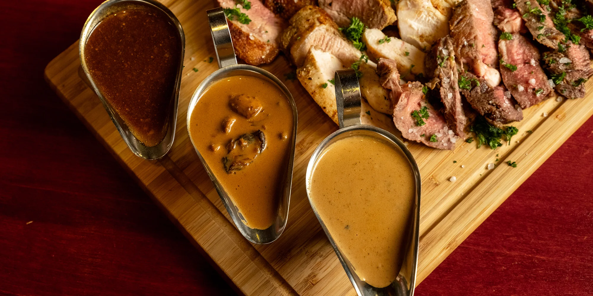 Mix grill se 4 druhy masa, hranolky a omáčkami pro 2 osoby
