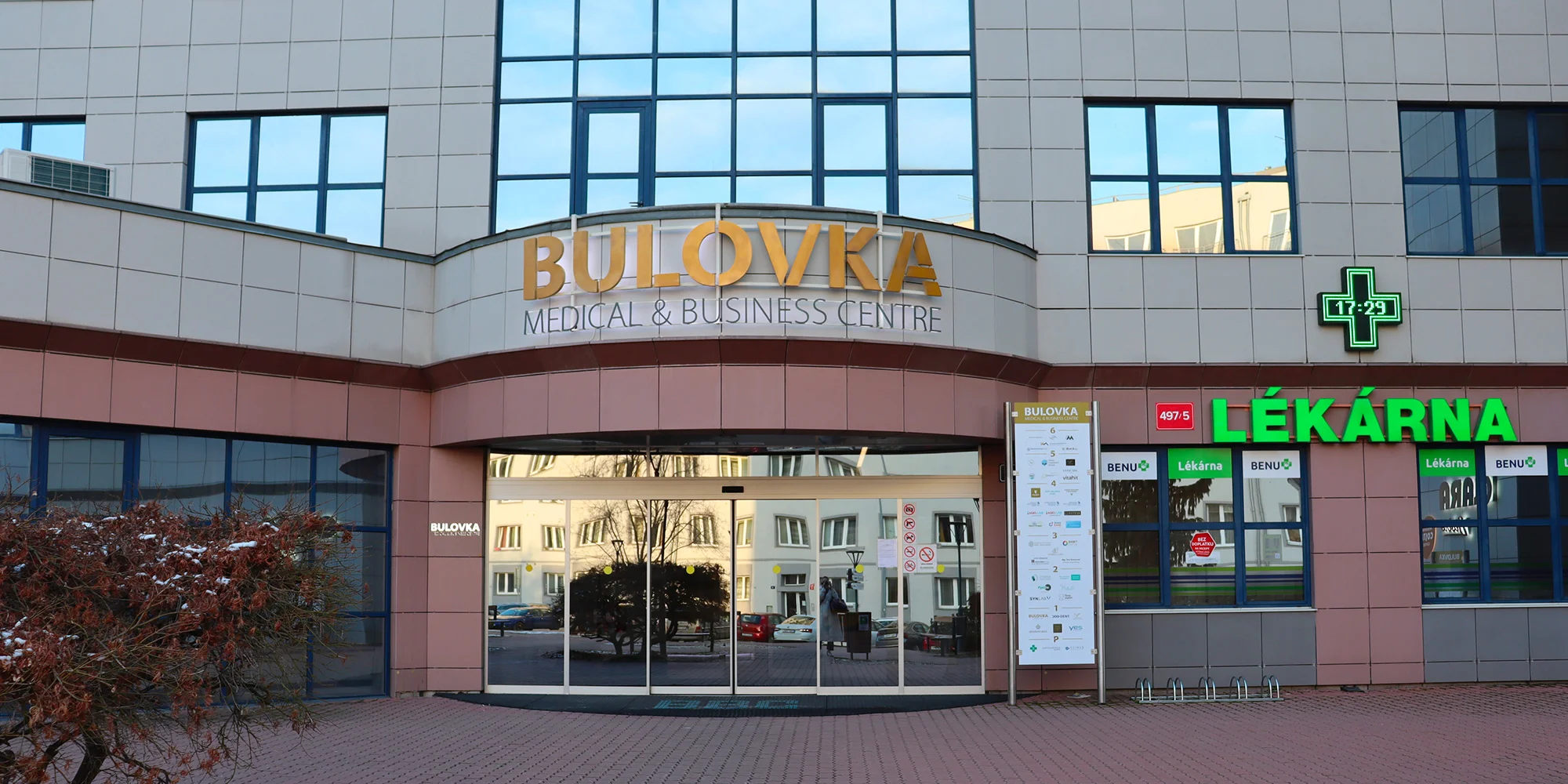 Zářivý úsměv: dentální hygiena pro dospělé i vč. airflow či bělení