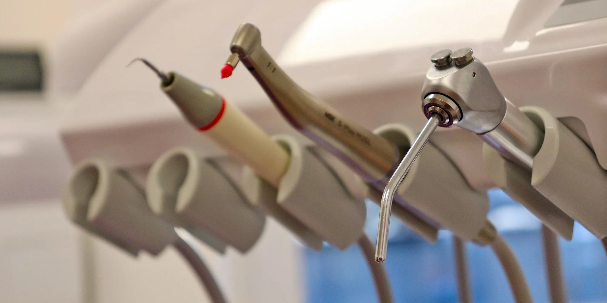 Zářivý úsměv: dentální hygiena pro dospělé i vč. airflow či bělení