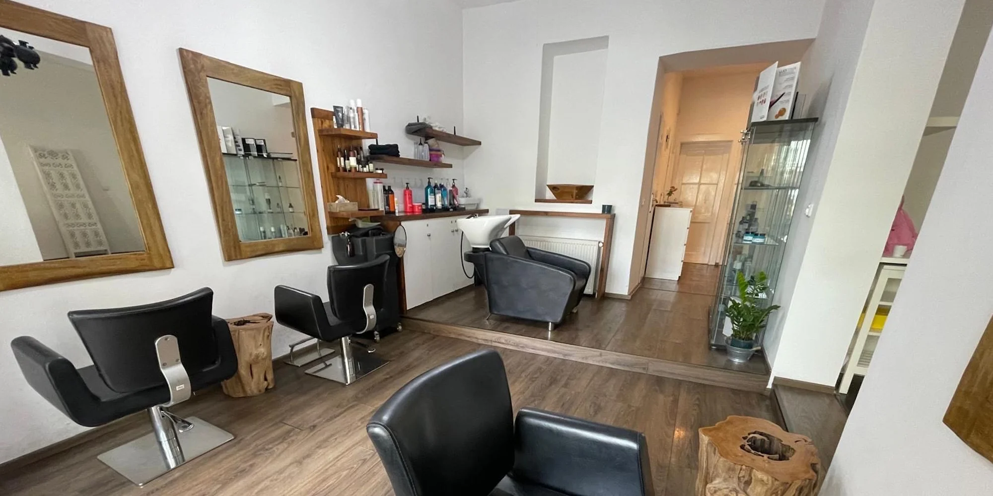 Kadeřnická péče pro všechny délky vlasů: dámský střih, melír i čištění Malibu C