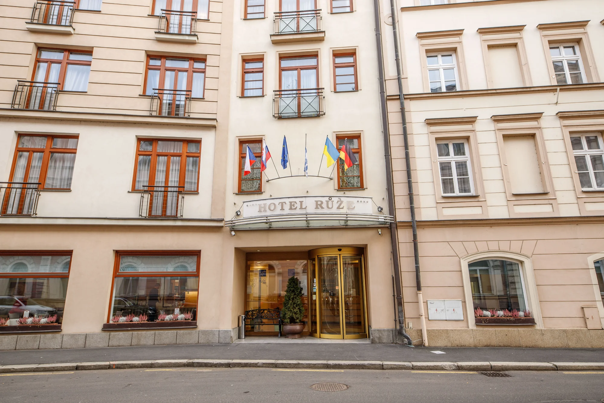 Pobyt v centru Karlových Varů s polopenzí i wellness či předepsanými procedurami