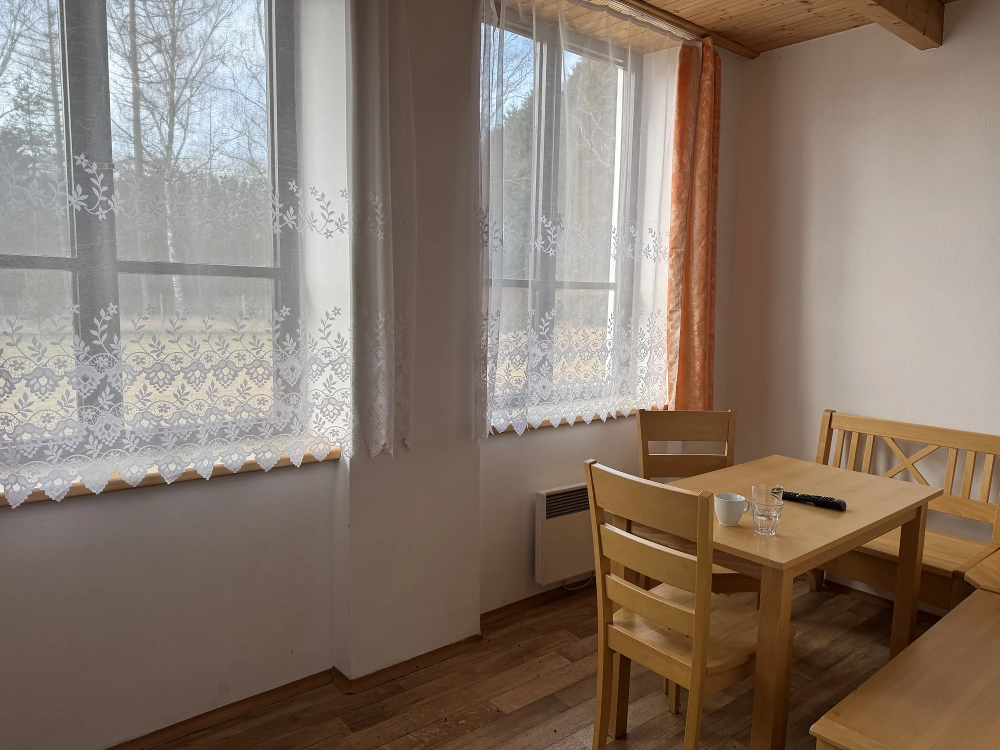 Jihočeský venkov pro páry i rodiny: apartmány s kuchyňkou a herna, 30 km od Třeboně