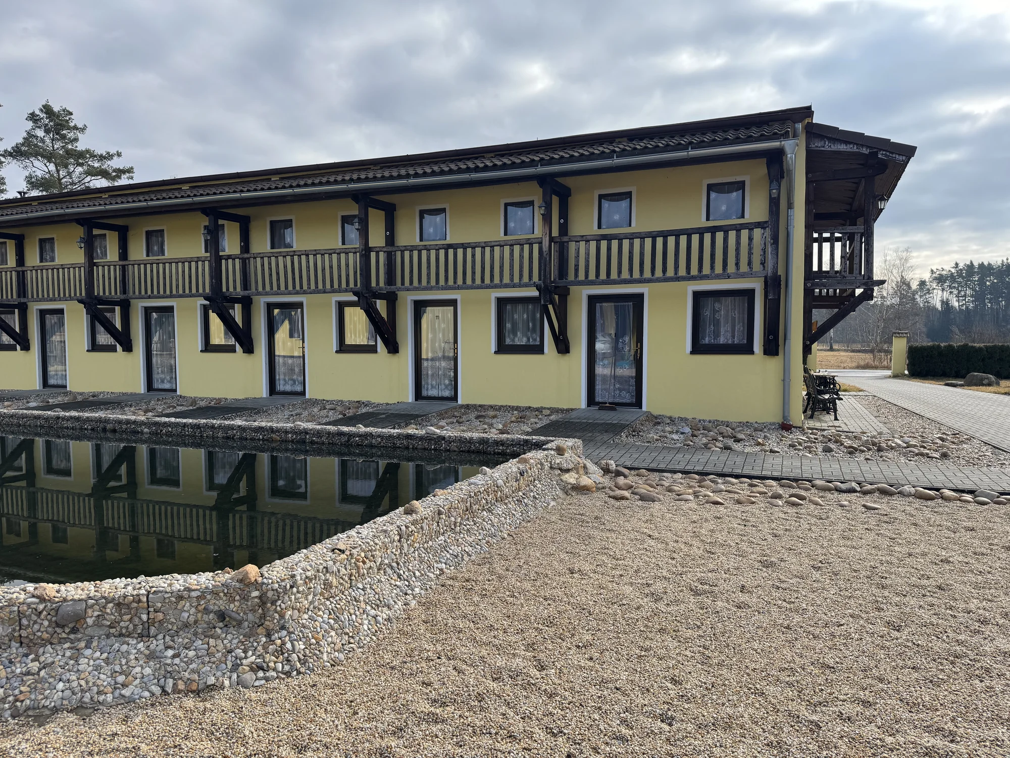 Jihočeský venkov pro páry i rodiny: apartmány s kuchyňkou a herna, 30 km od Třeboně