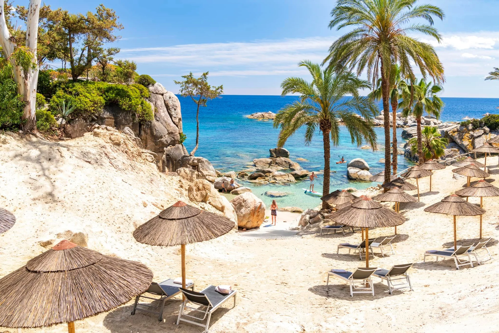 Sardinie: hotel v romantickém zálivu Cala Moresca, bazény, polopenze i možnost spa
