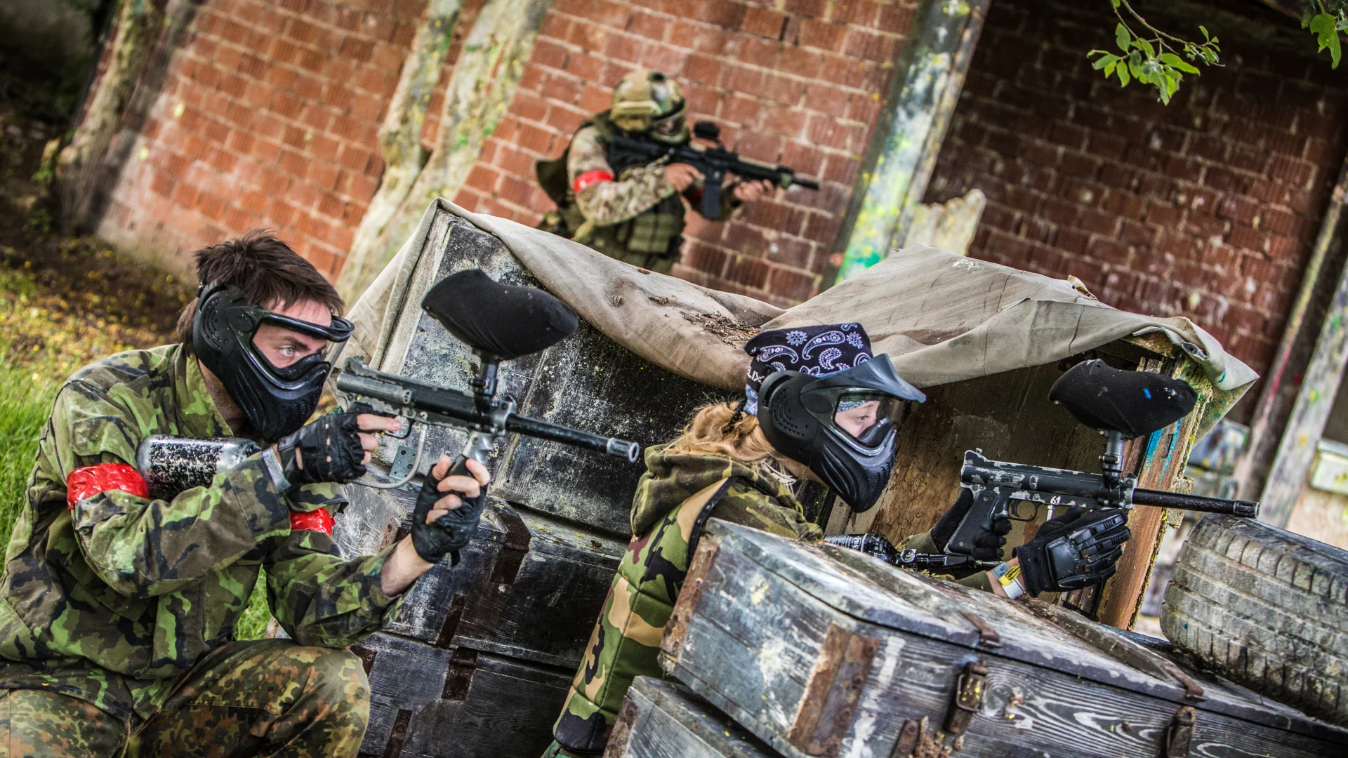 Paintball v areálu o rozloze 6000 m2: akční hra plná taktiky a adrenalinu